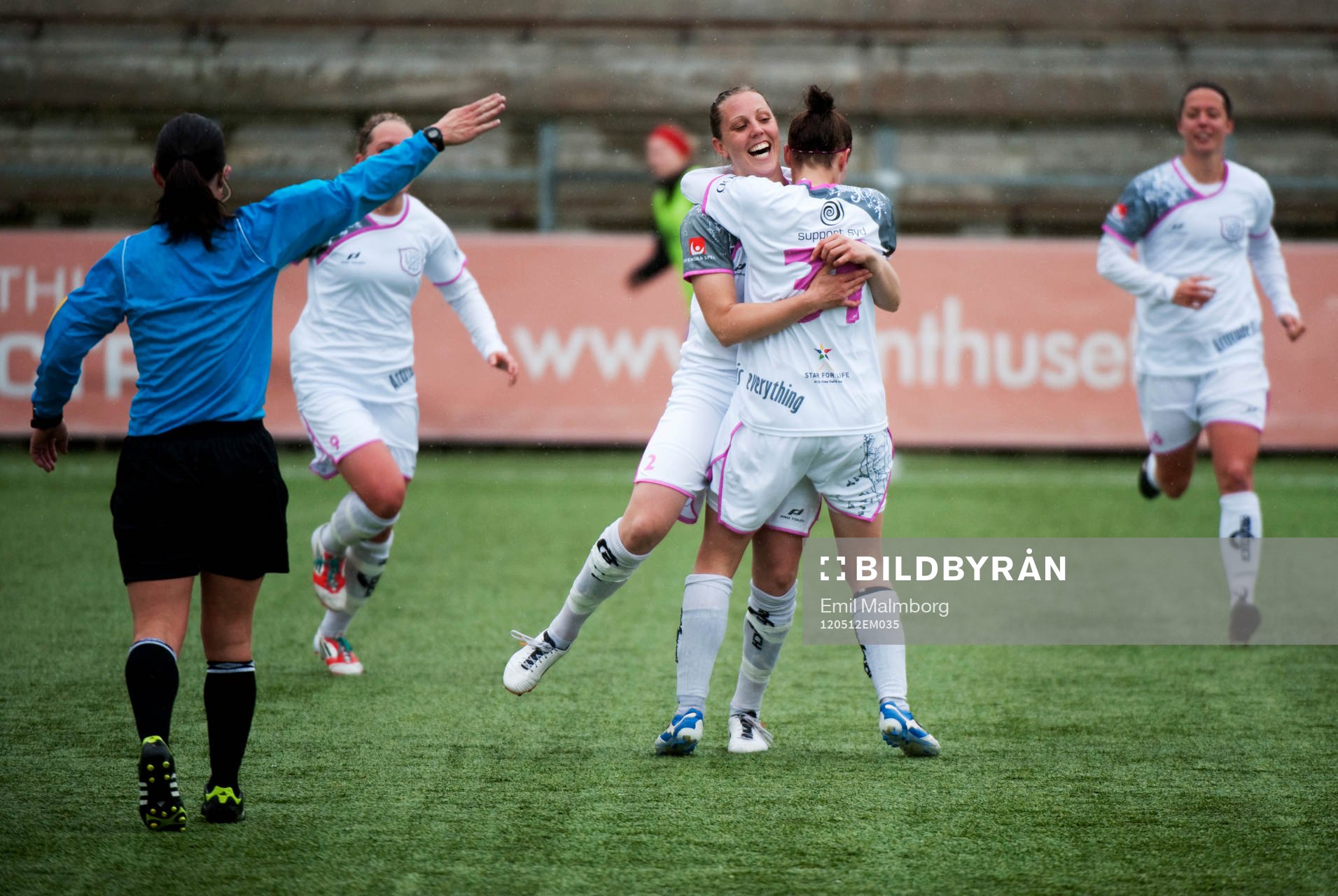 Anja Mittag, LDB gör 2-1. Jubel