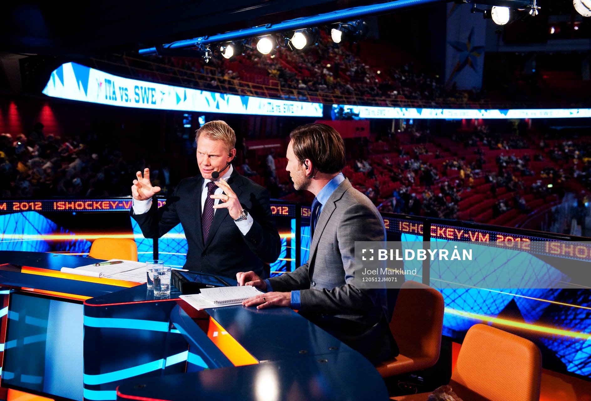 Niklas Wikegård och Peter Jihde i TV4:s studio för