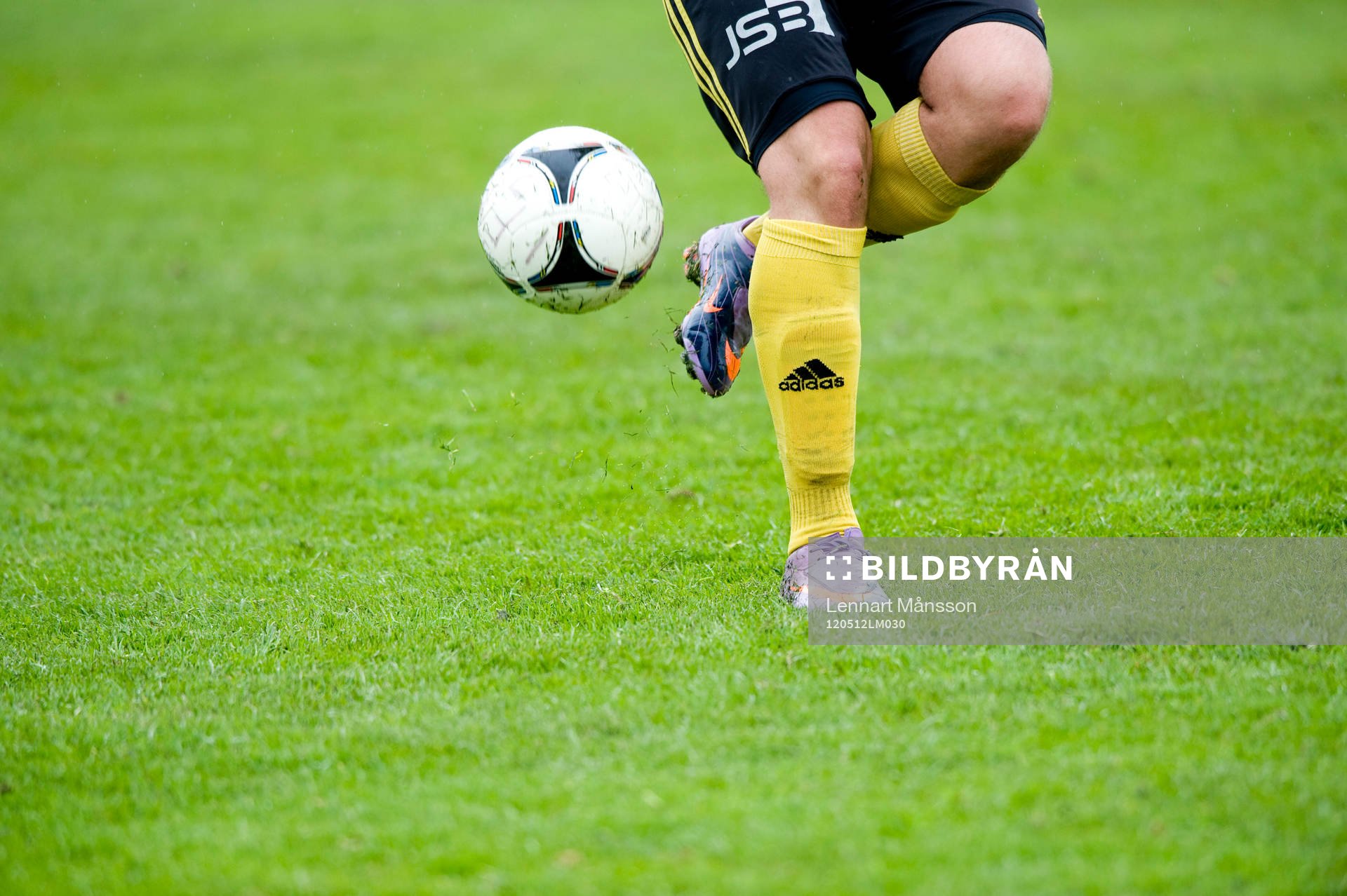 Fot, boll, fotbollsskor, gräs, gräsmatta, jonglering,