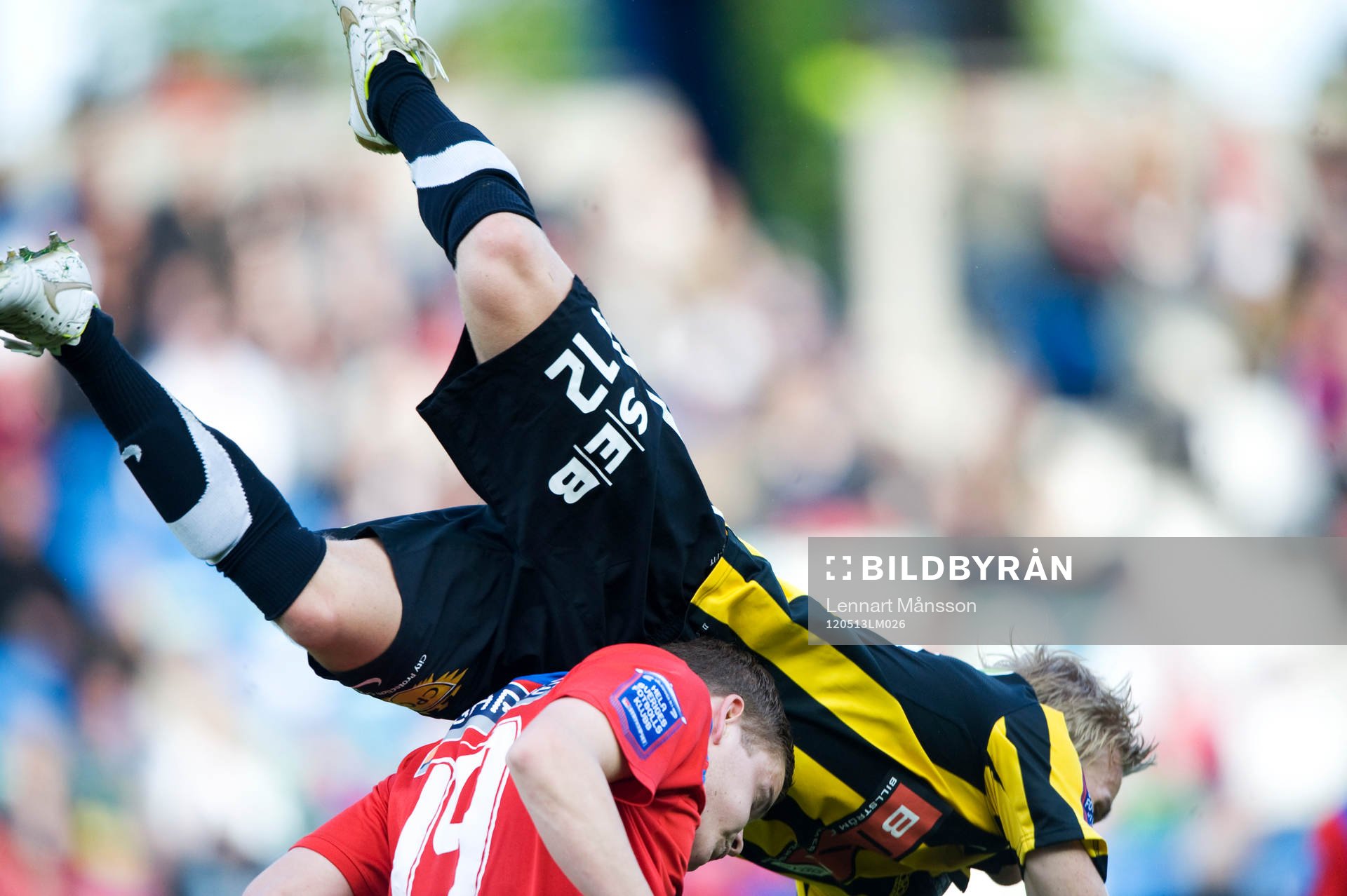 Oscar Lewicki, Häcken flyger över Alfred Finnbogasson,