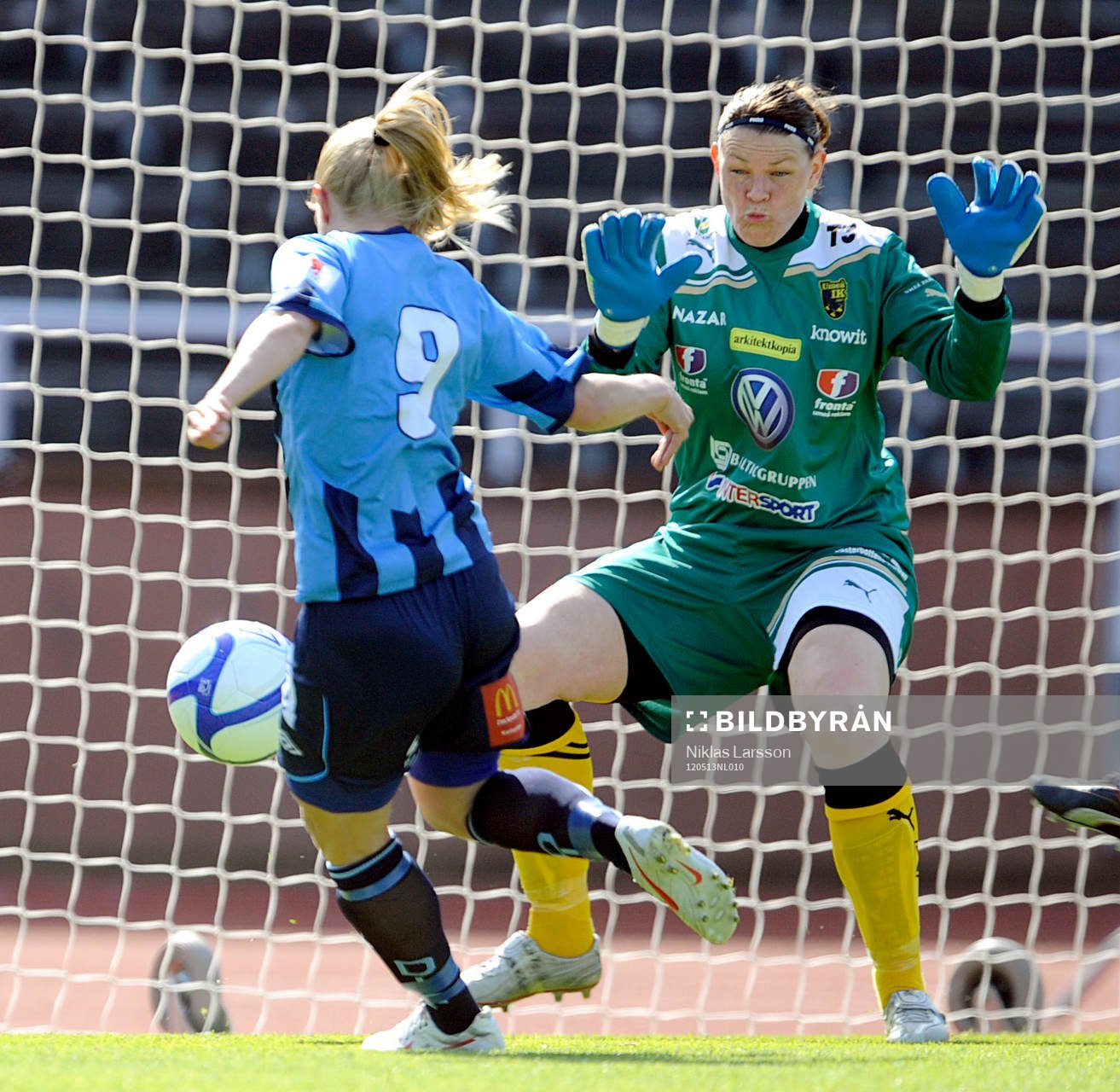 Mia Jalkerud, Djurgården gör 1-0 bakom Caroline Jönsson,