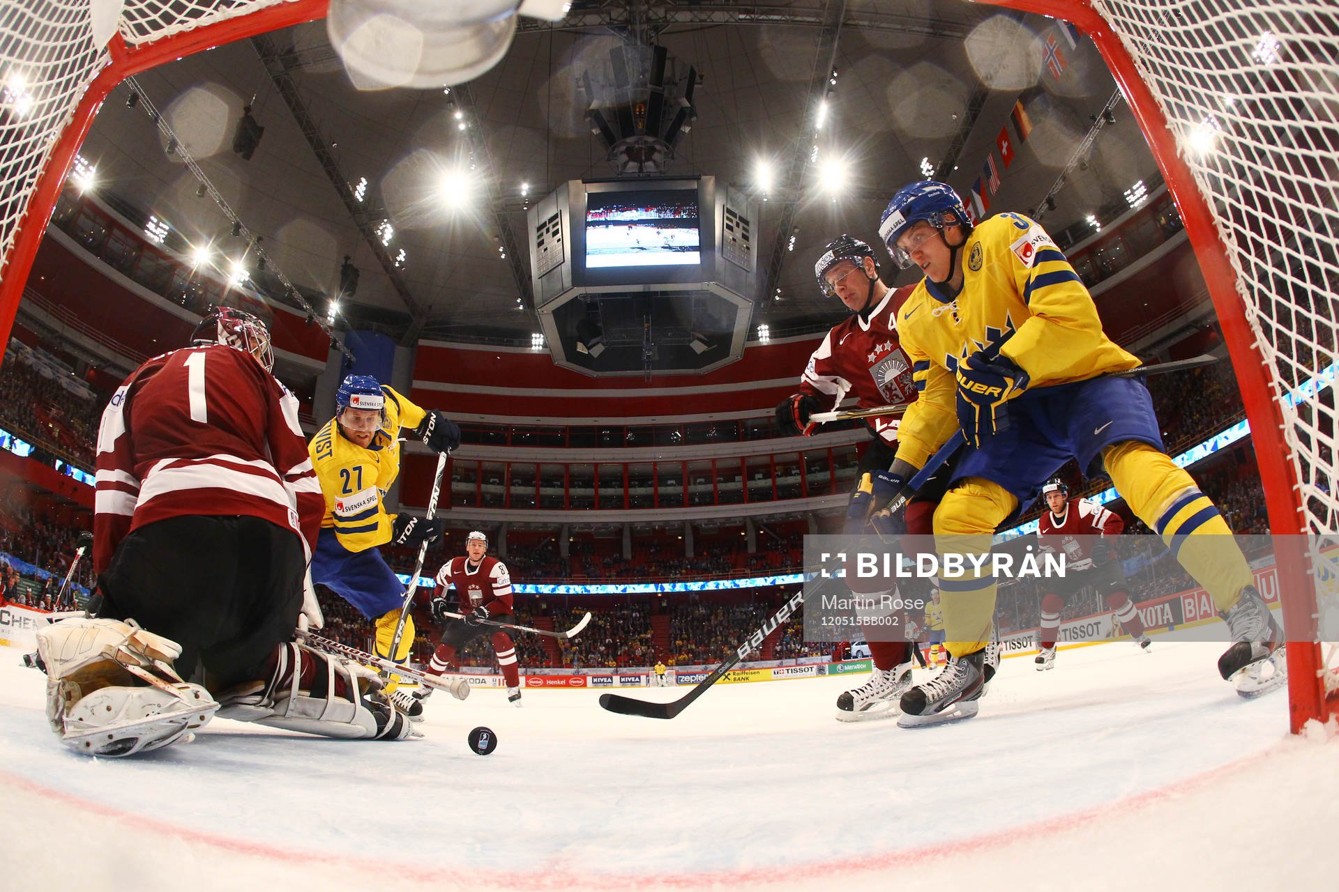 Patric Hörnqvist ser Jakob Silfverberg, Sverige, göra 2-0