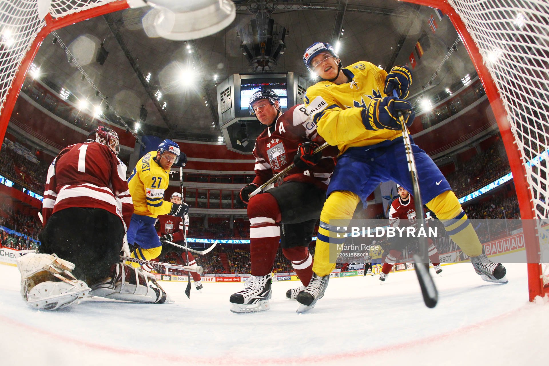 Patric Hörnqvist ser Jakob Silfverberg, Sverige, göra 2-0