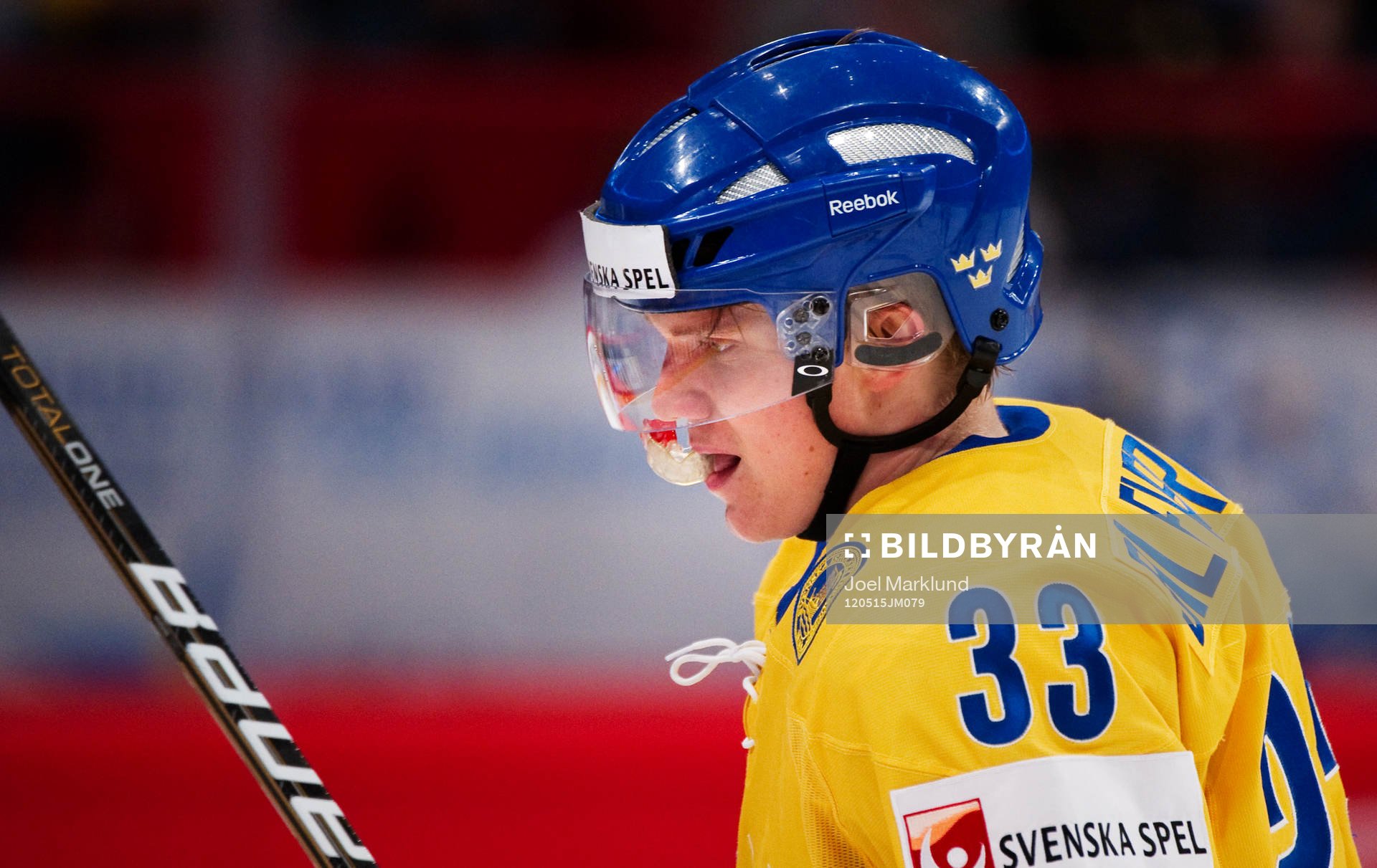 Jakob Silfverberg, Sverige, har blod på tandskyddet