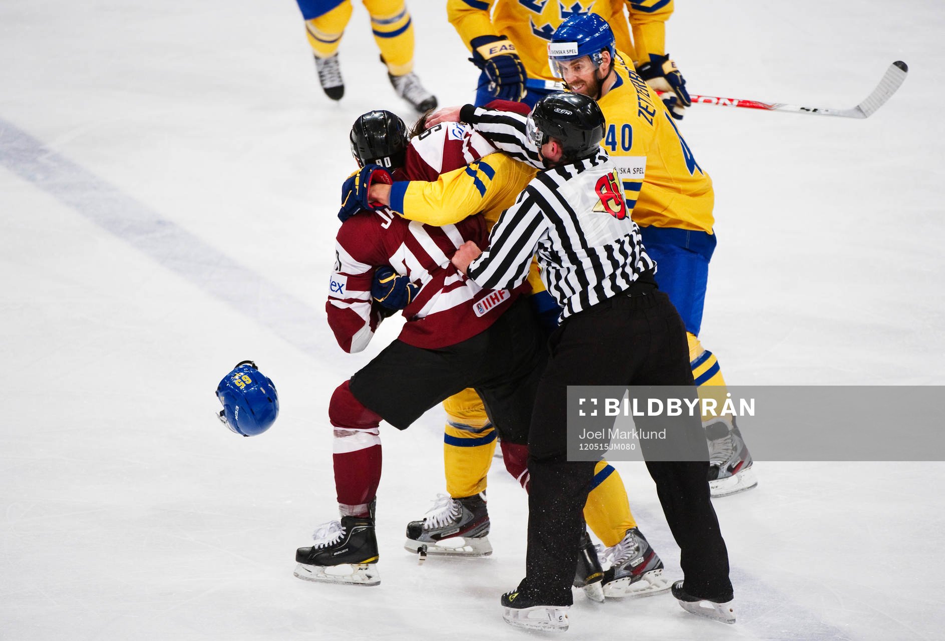 Koba Jass, Lettland, ger sig på Erik Karlsson, Sverige