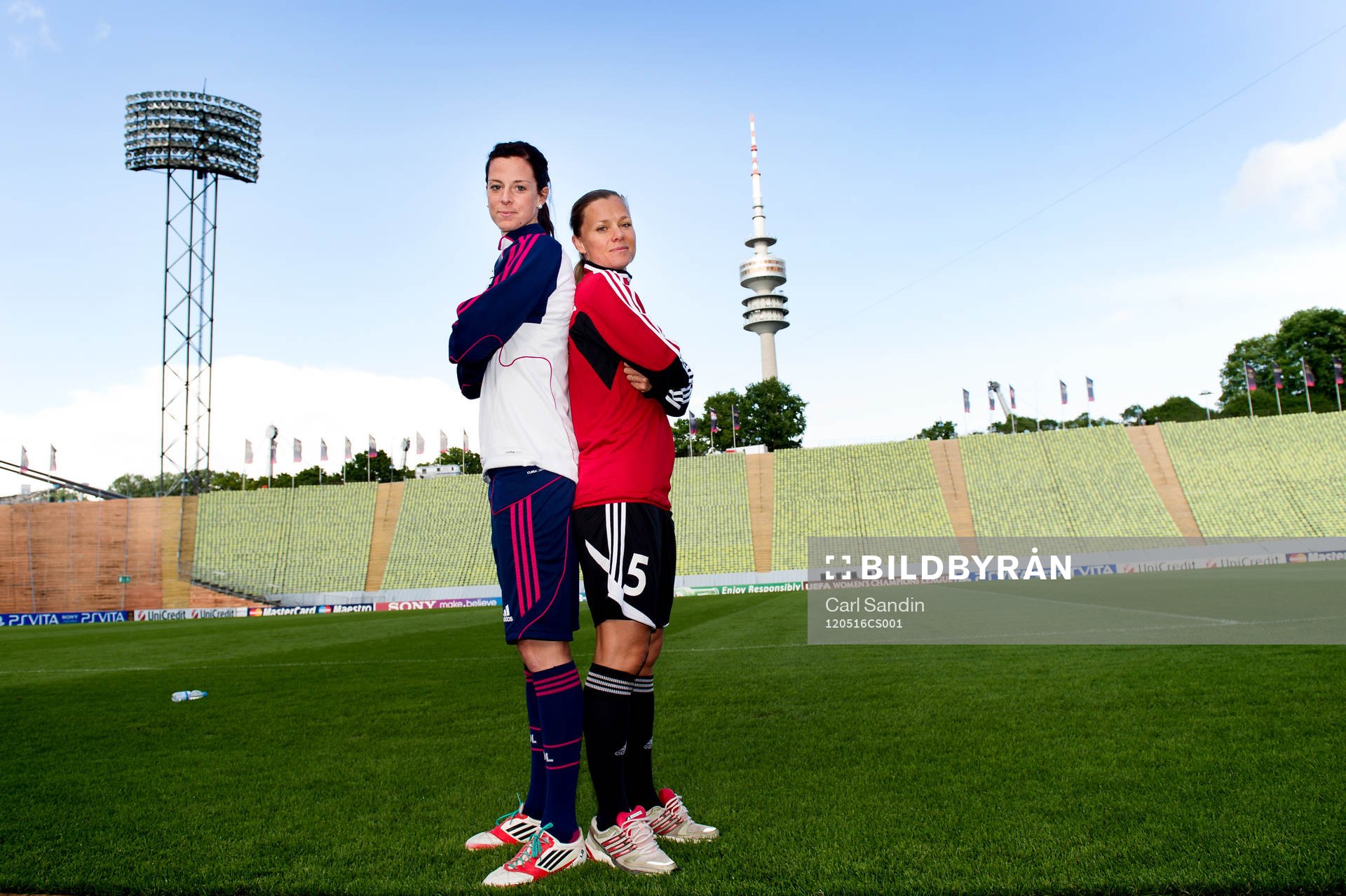 Lotta Schelin, Olympique Lyonnais (Lyon), Sara Thunebro,
