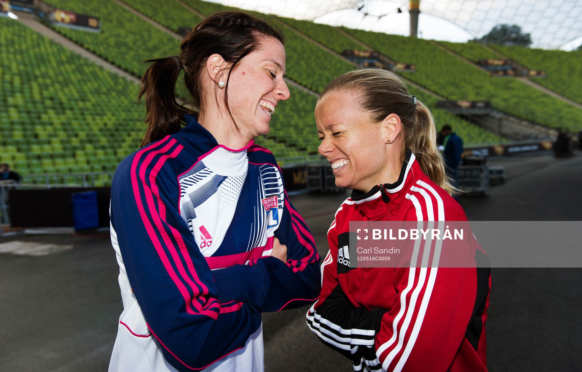 Lotta Schelin, Olympique Lyonnais (Lyon), Sara Thunebro,