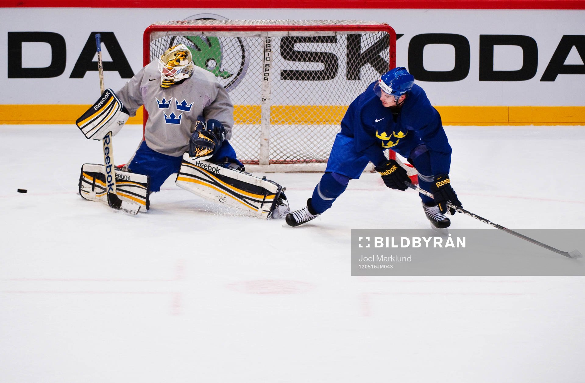 Jhonas  Enroth, målvakt, och Jonathan Ericsson