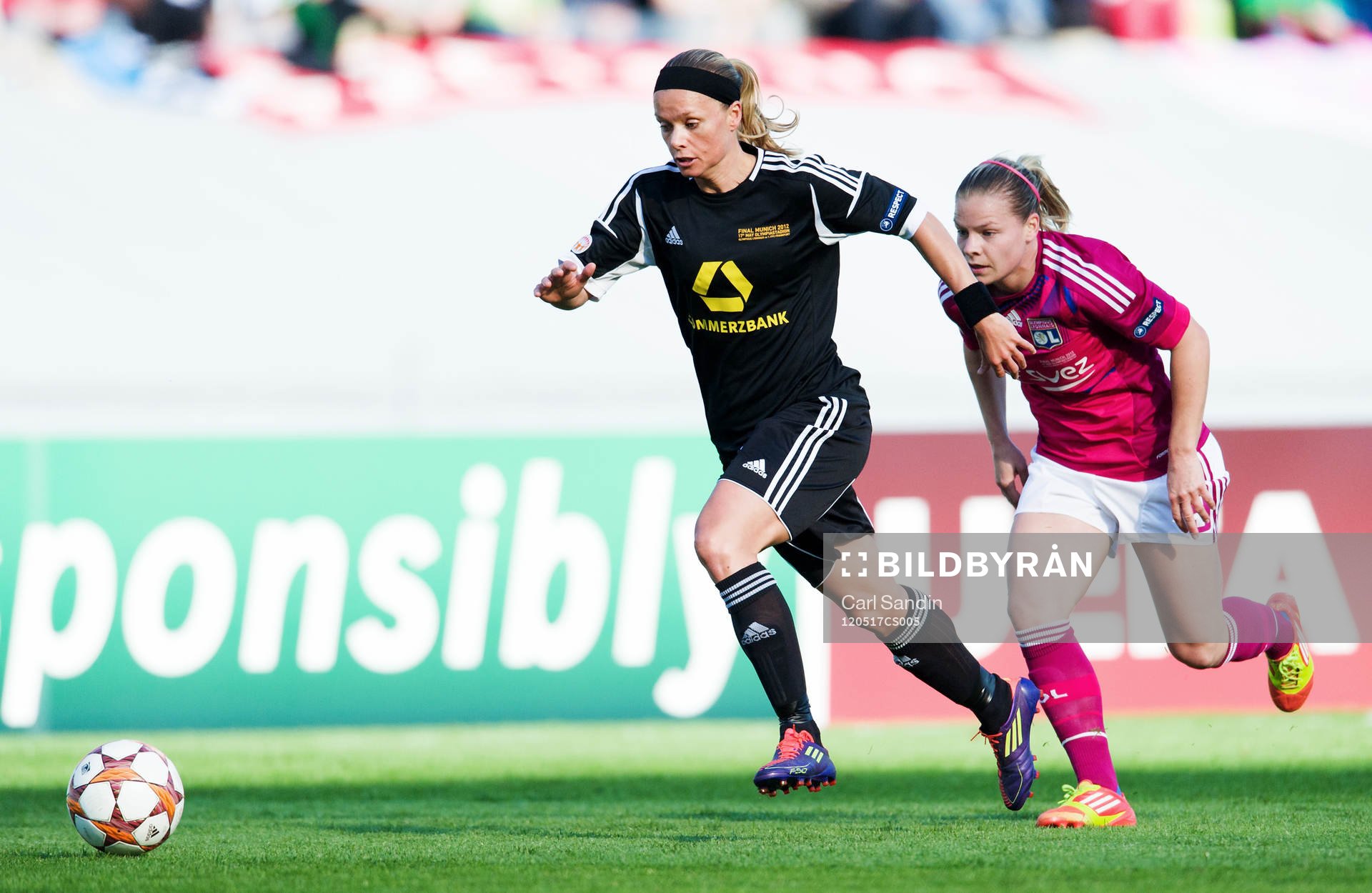 Sara Thunebro, FFC Frankfurt, jagas av Eugenie Le Sommer,