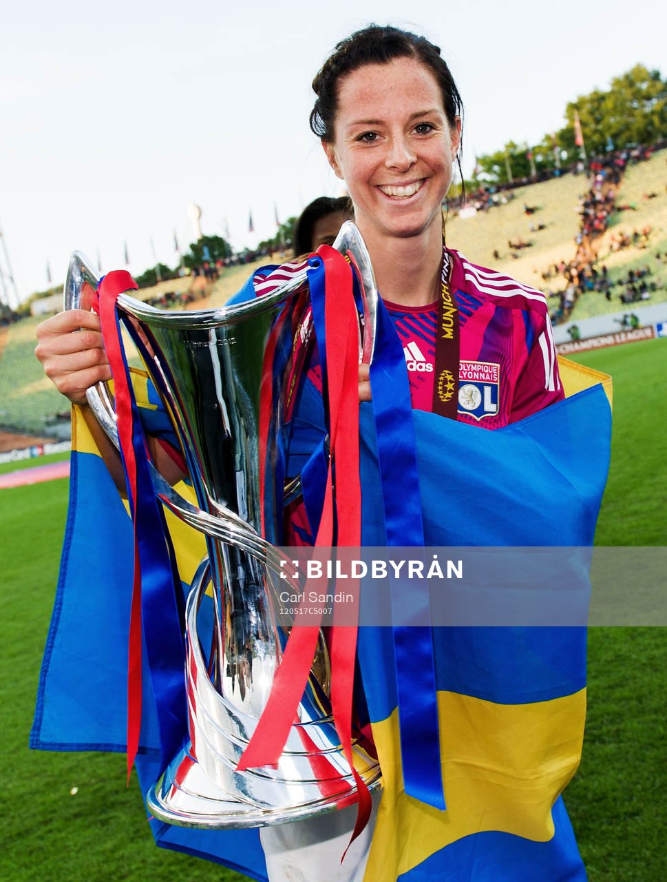 Lotta Schelin, Olympique Lyonnais, jubel, pokal