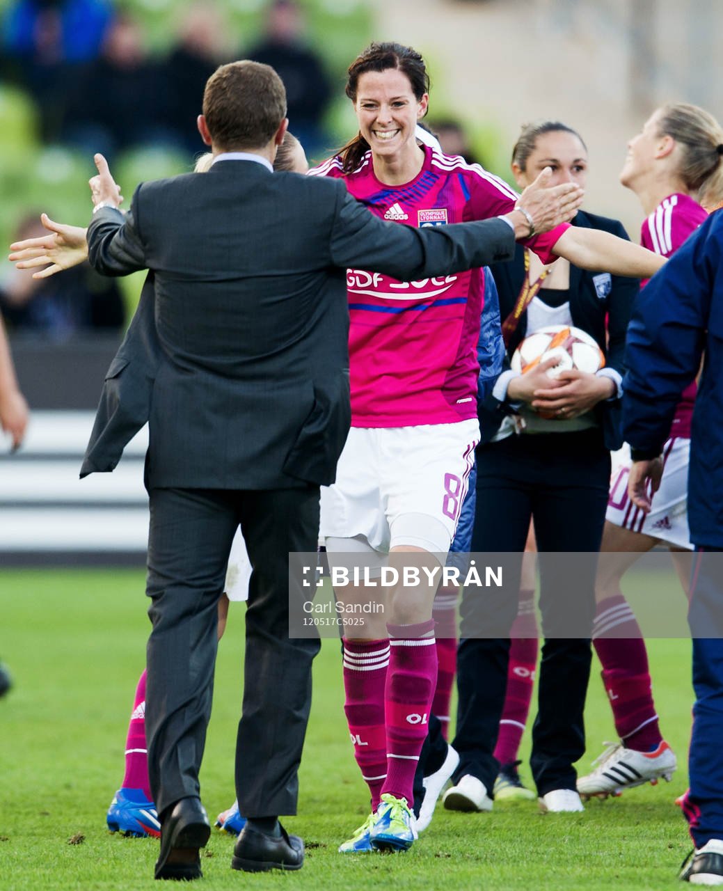 Lotta Schelin, Olympique Lyonnais, kramar om sin tränare