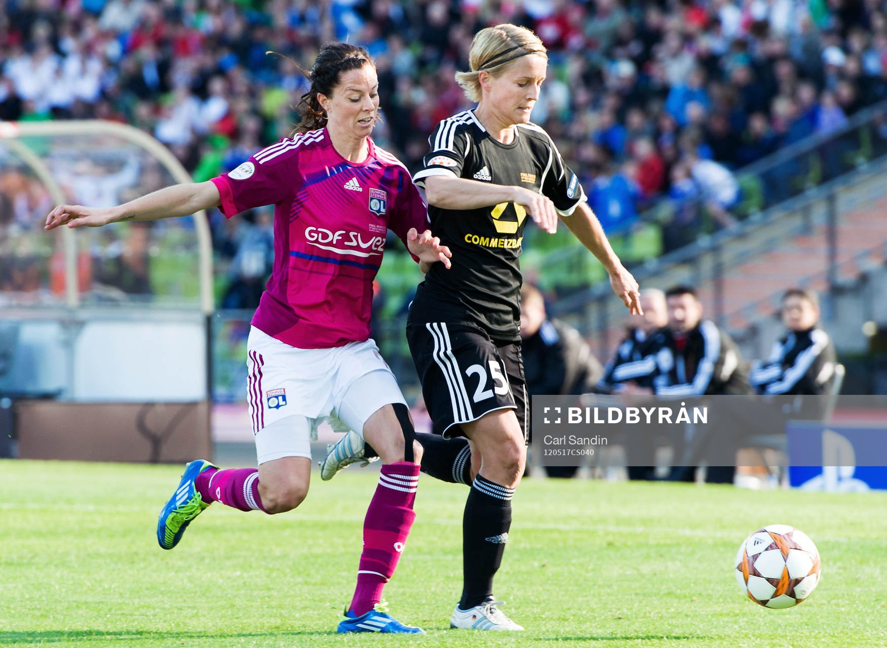 Lotta Schelin, Olympique Lyonnais, Saskia Bartusiak, FFC