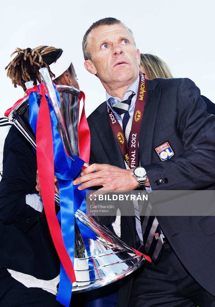 Patrice Lair, tränare Olympique Lyonnais, pokal
