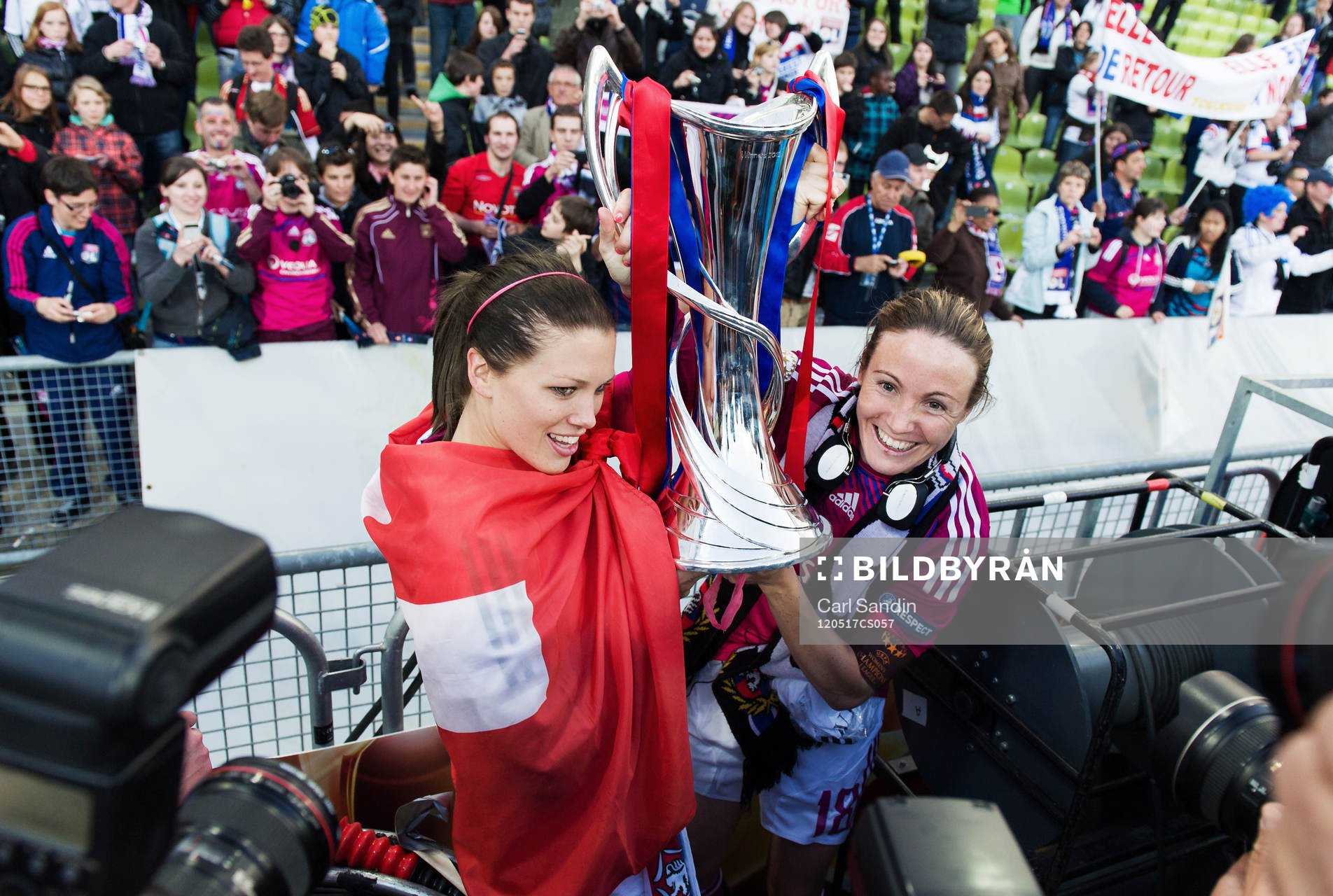 Lara Dickenmann, Sonia Bompastor, Olympique Lyonnais,