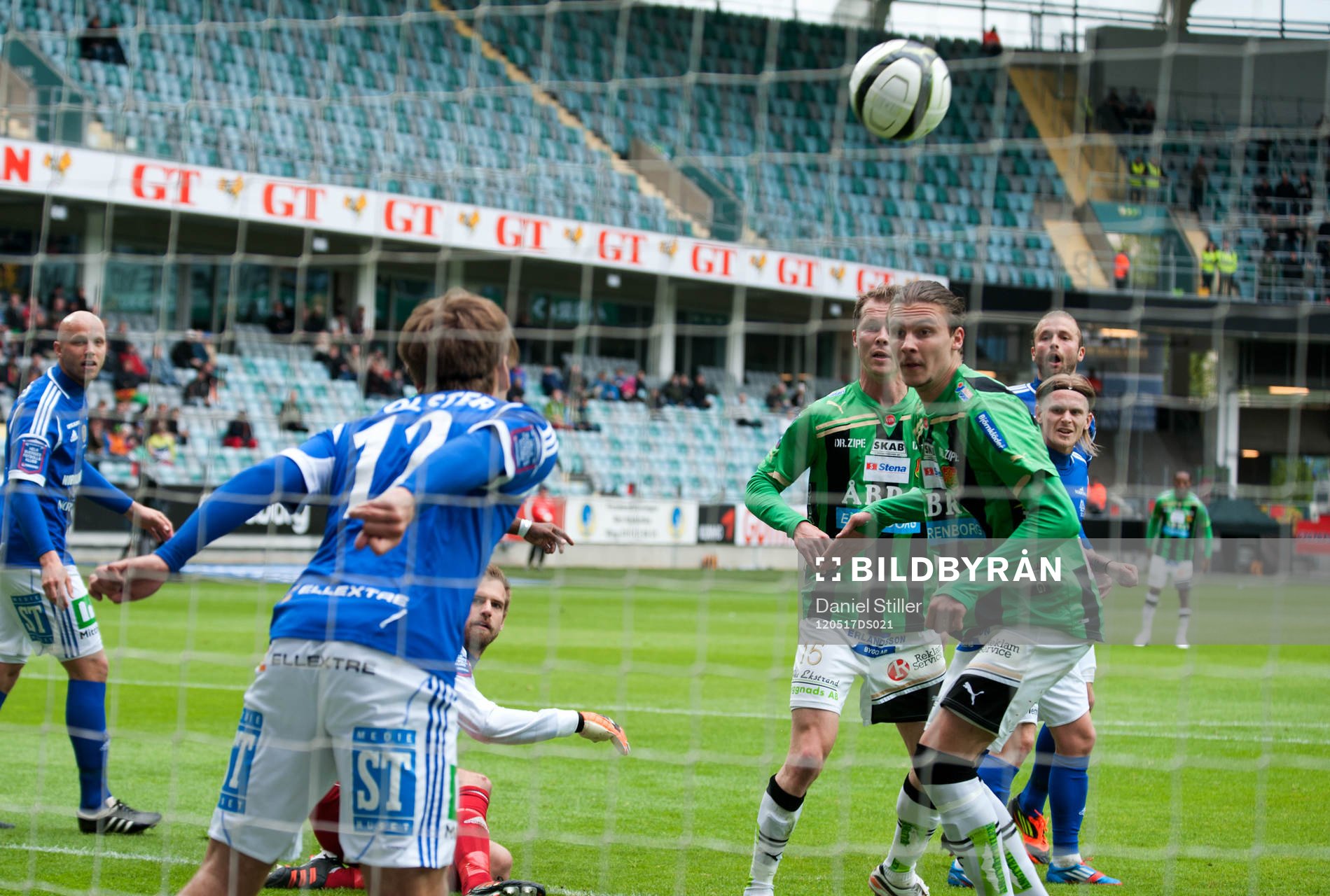 Fredrik Holster, GIF Sundsvall, räddar på mållinjen,