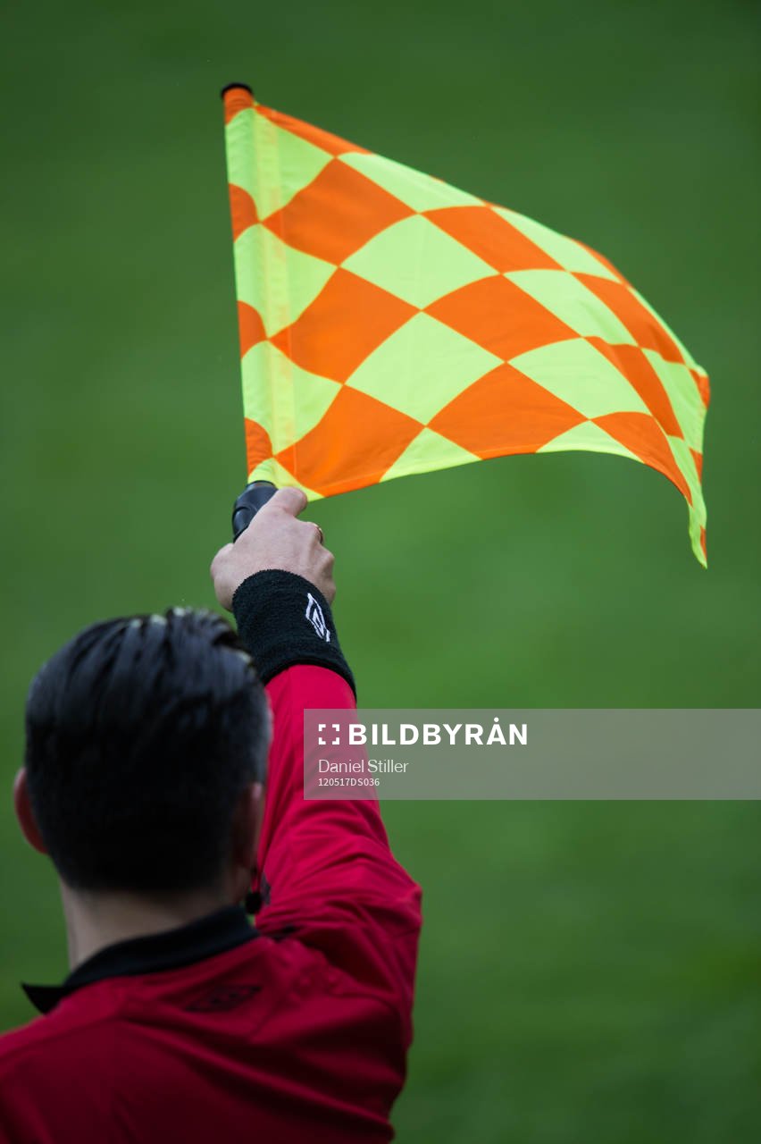 Linjedomare, assisterande domare, flagga, linjeflagga,