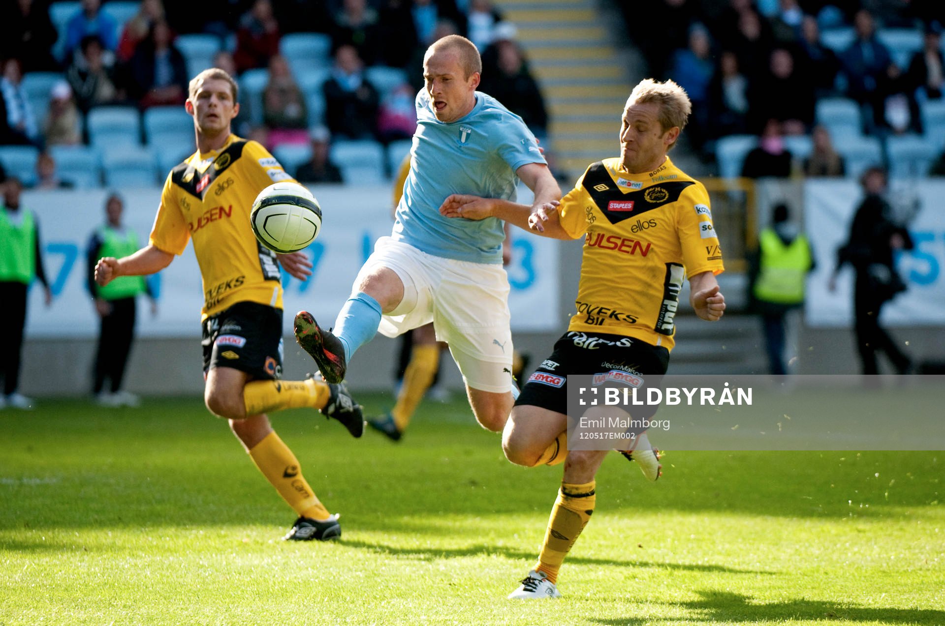 Daniel Larsson, Malmö har första halvleks bästa chans