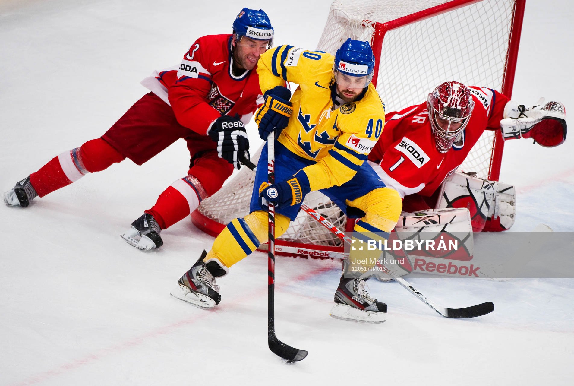 Henrik Zetterberg, Sverige, utmanar Jakub Kovar, målvakt,