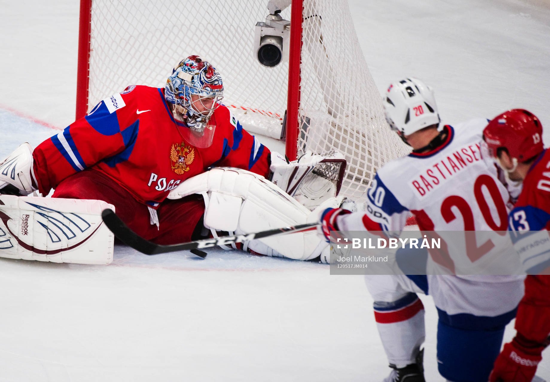 Anders Bastiansen, Norge, skjuter mot Semyon Varlamov,