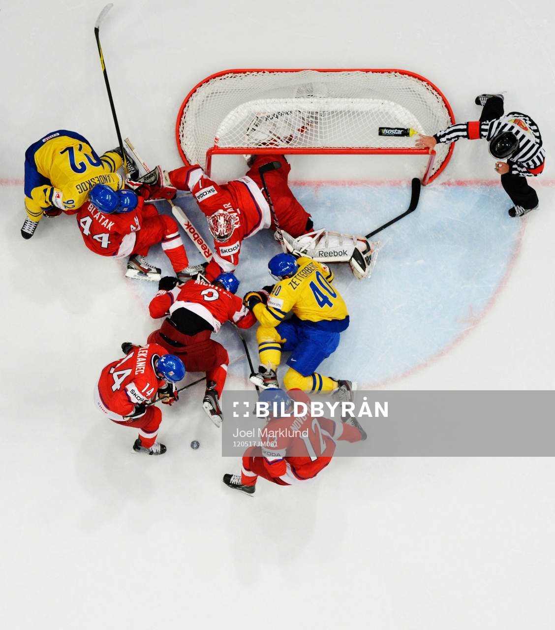 Gabriel Landeskog och Henrik Zetterberg, Sverige, bråkar