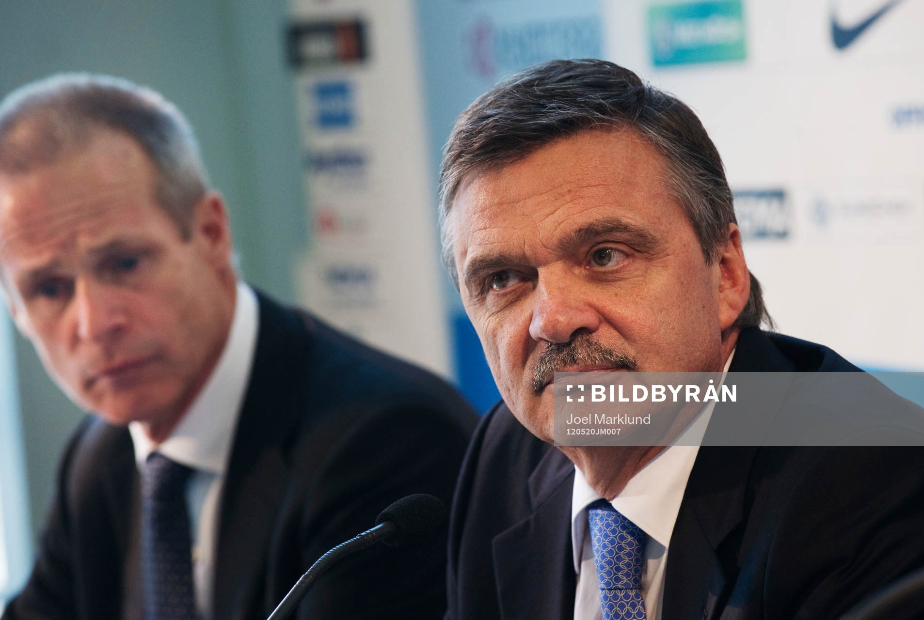 René Fasel, president IIHF, deltog på en presskonferens