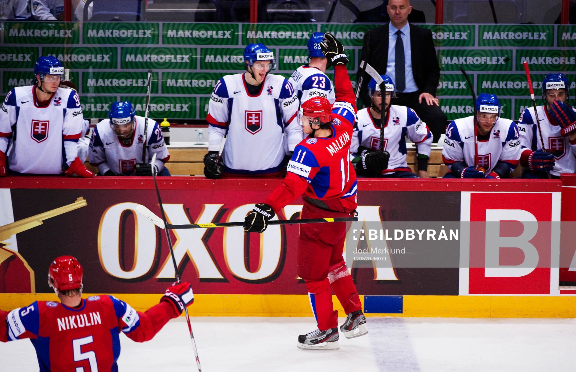 Yevgeni Malkin, Ryssland, åker förbi Slovakiens bås och