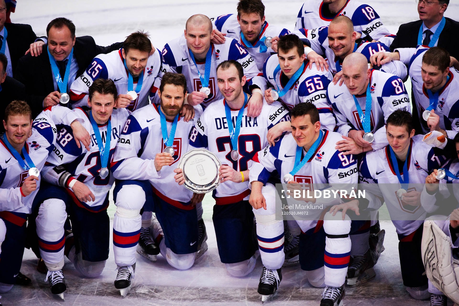 Det slovakiska laget med lagkaptenen Zdeno Chara i mitten.