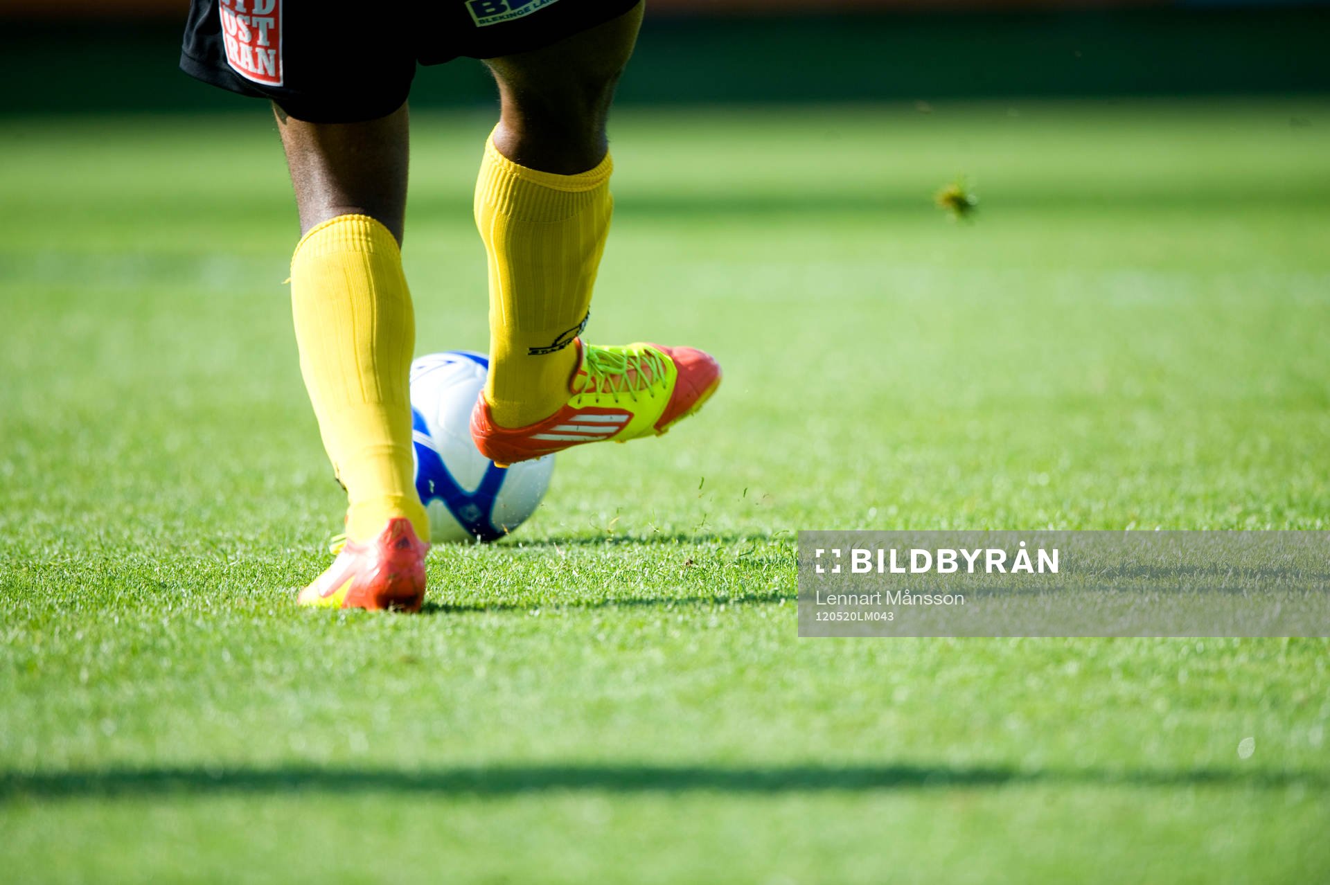Fot, boll, gräs, fotboll, fotbollsskor, fotbollsstrumpor,