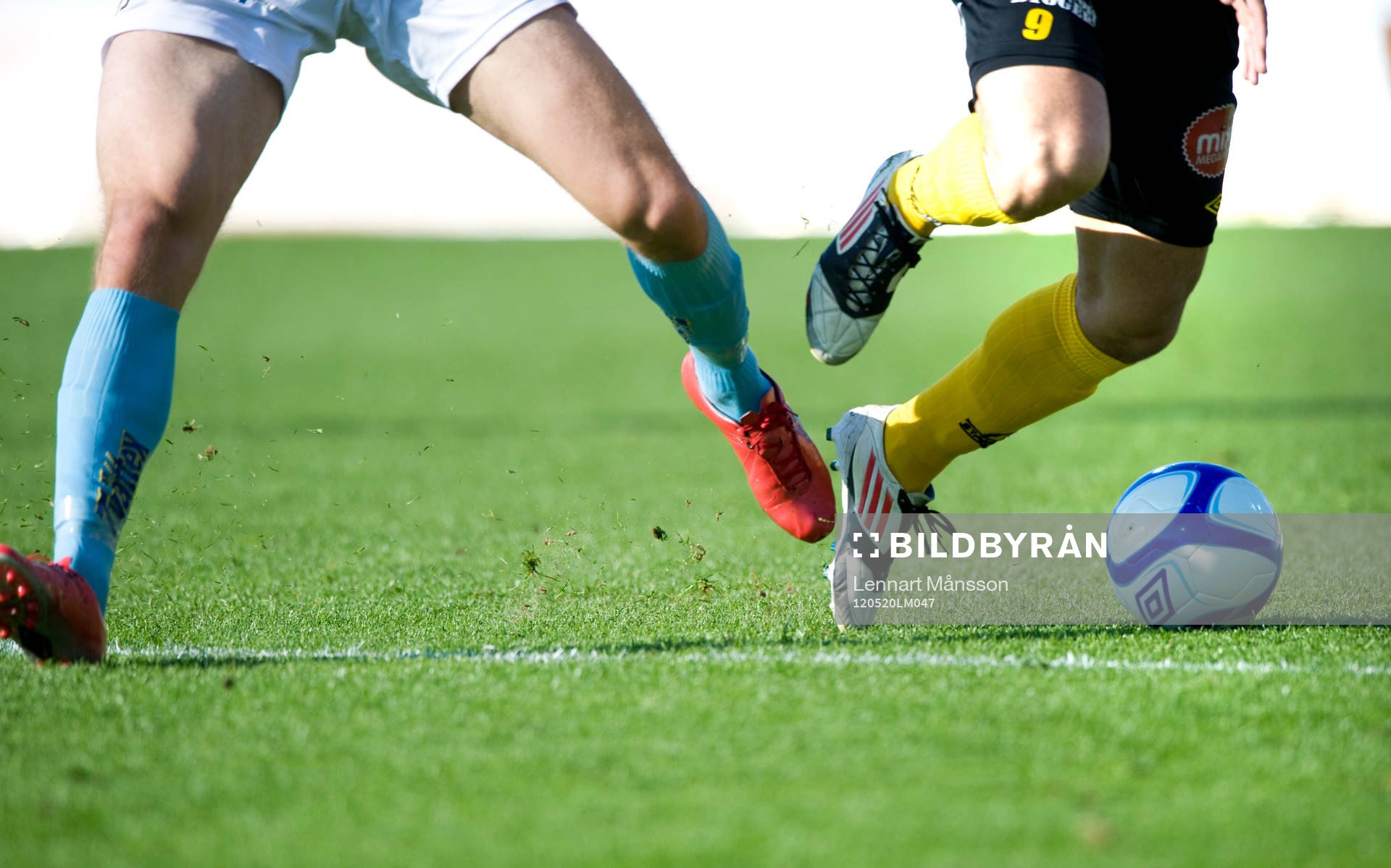 Fot, boll, gräs, fotboll, fotbollsskor, fotbollsstrumpor