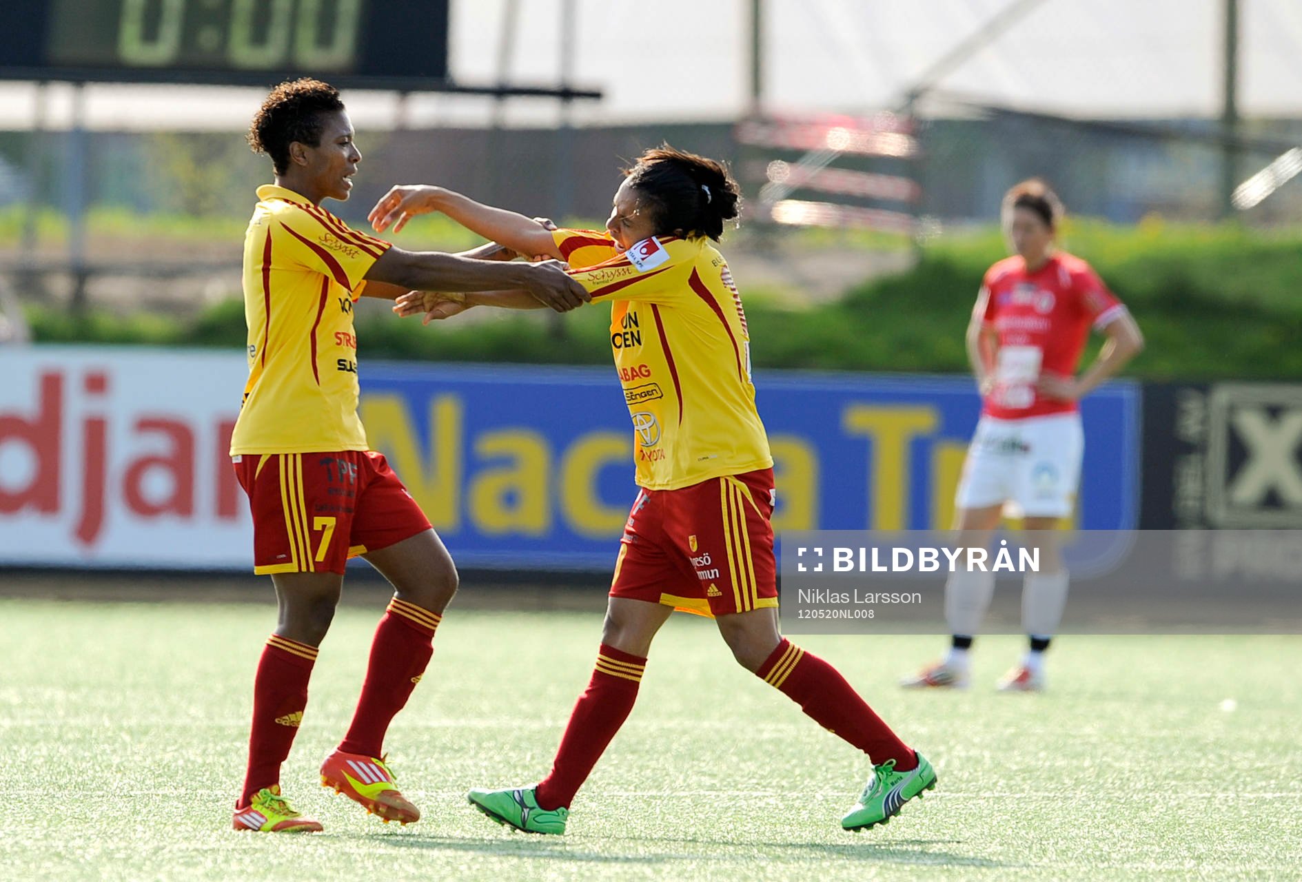 Marta Vieira da Silva, Tyresö och Elaine Moura, Tyresö