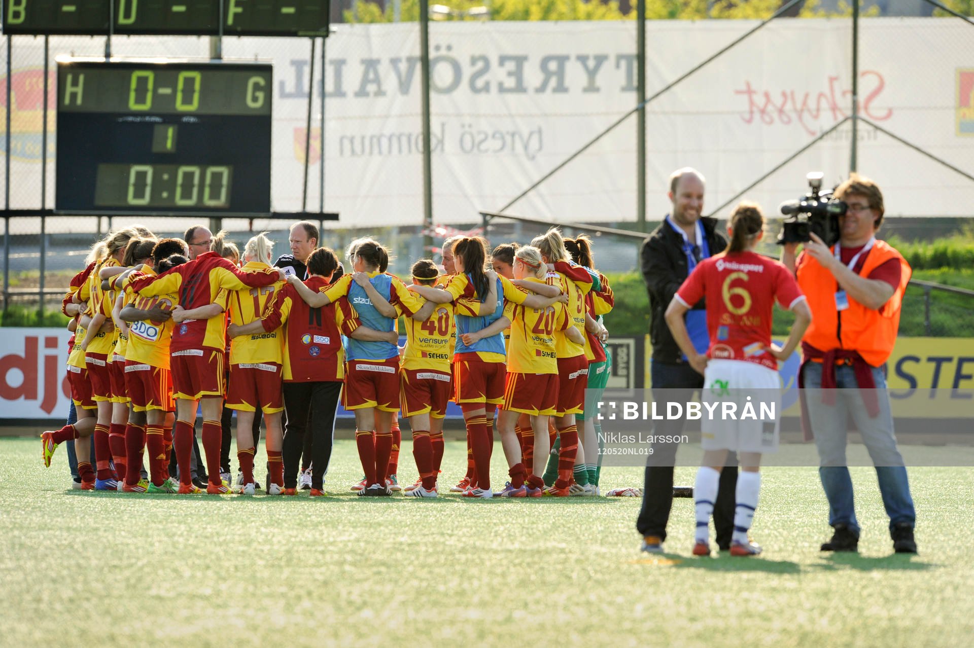 Tyresö firar efter en match 20 maj 2012 i Stockholm .