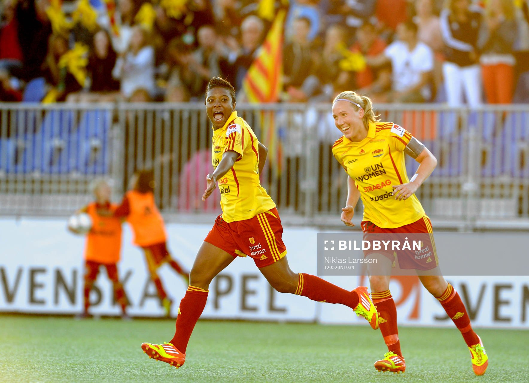 Elaine, Tyresö jublar fotbollsmatchen i Damallsvenskan mellan Tyresö och Kristianstad 20 september 2012 i Stockholm .