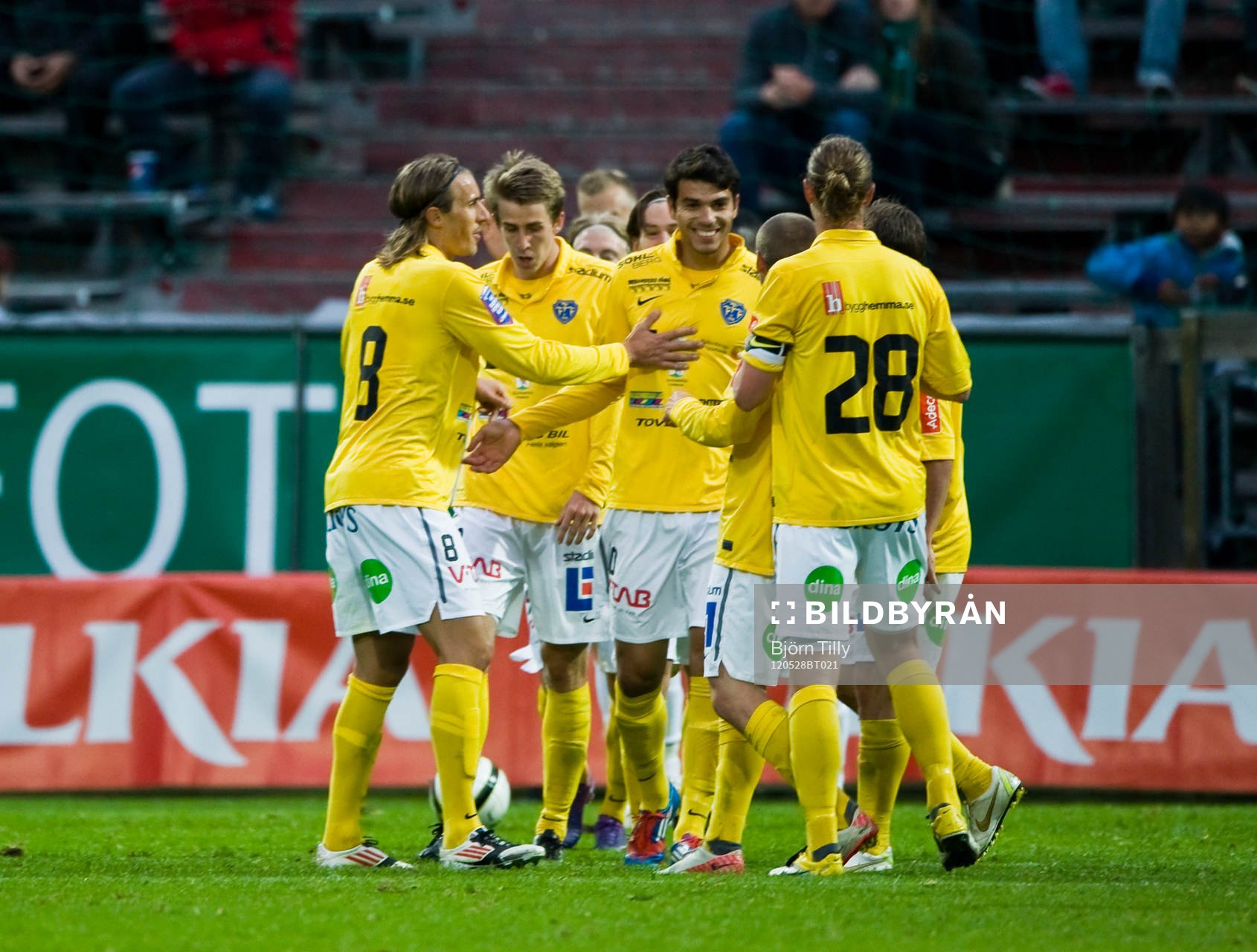  Zlatan Krizanovic, Falkenberg gratuleras efter 2-2. Jubel.