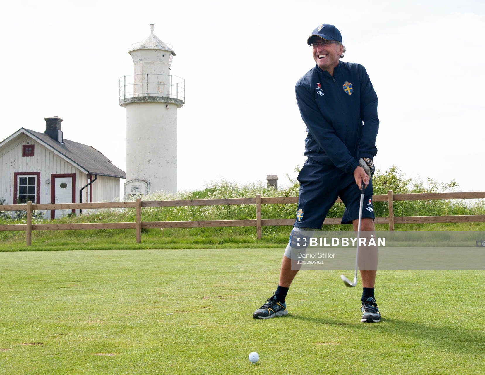 Delar av landslaget spelar golf, Förbundskapten Erik
