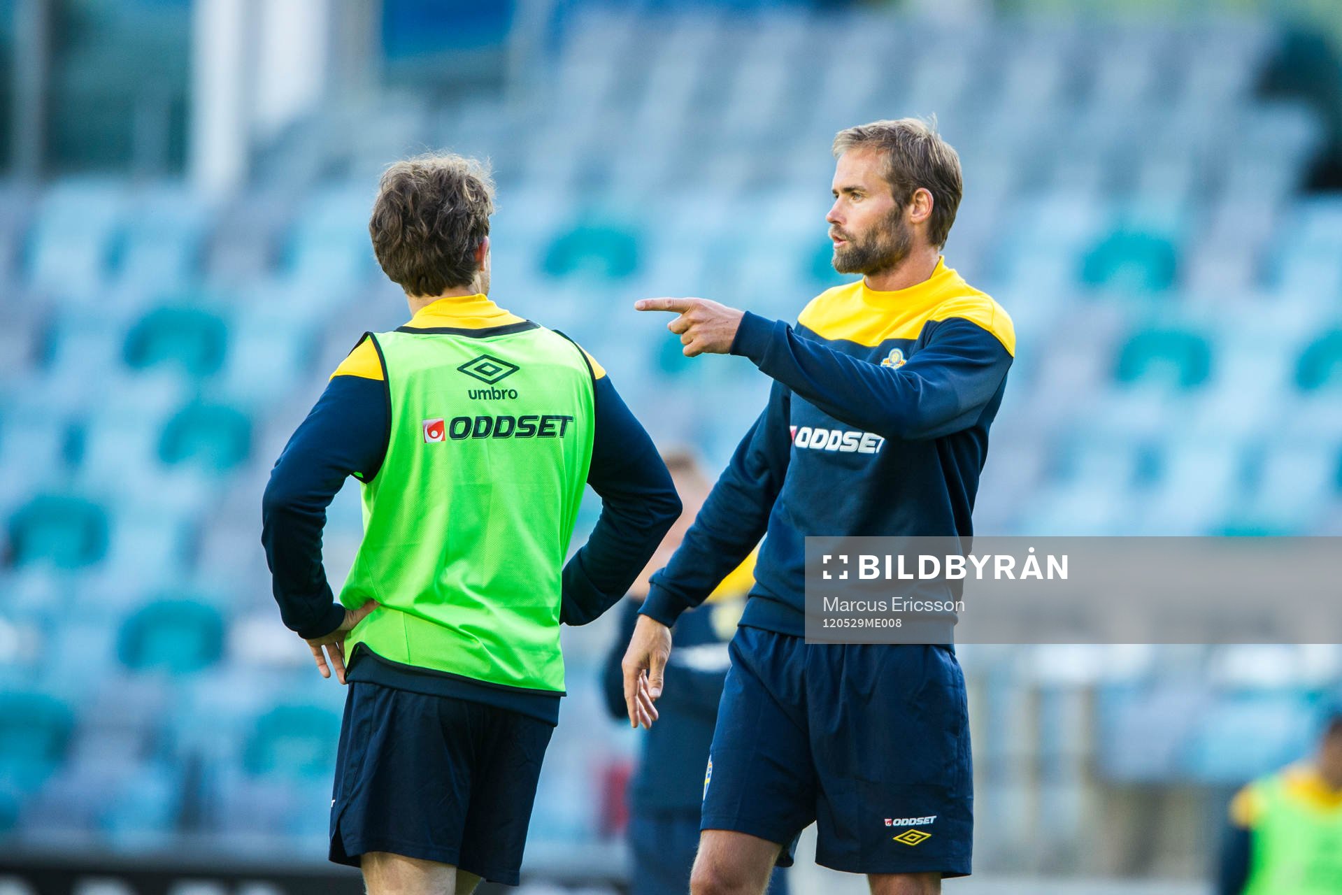Olof Mellberg pratar spel