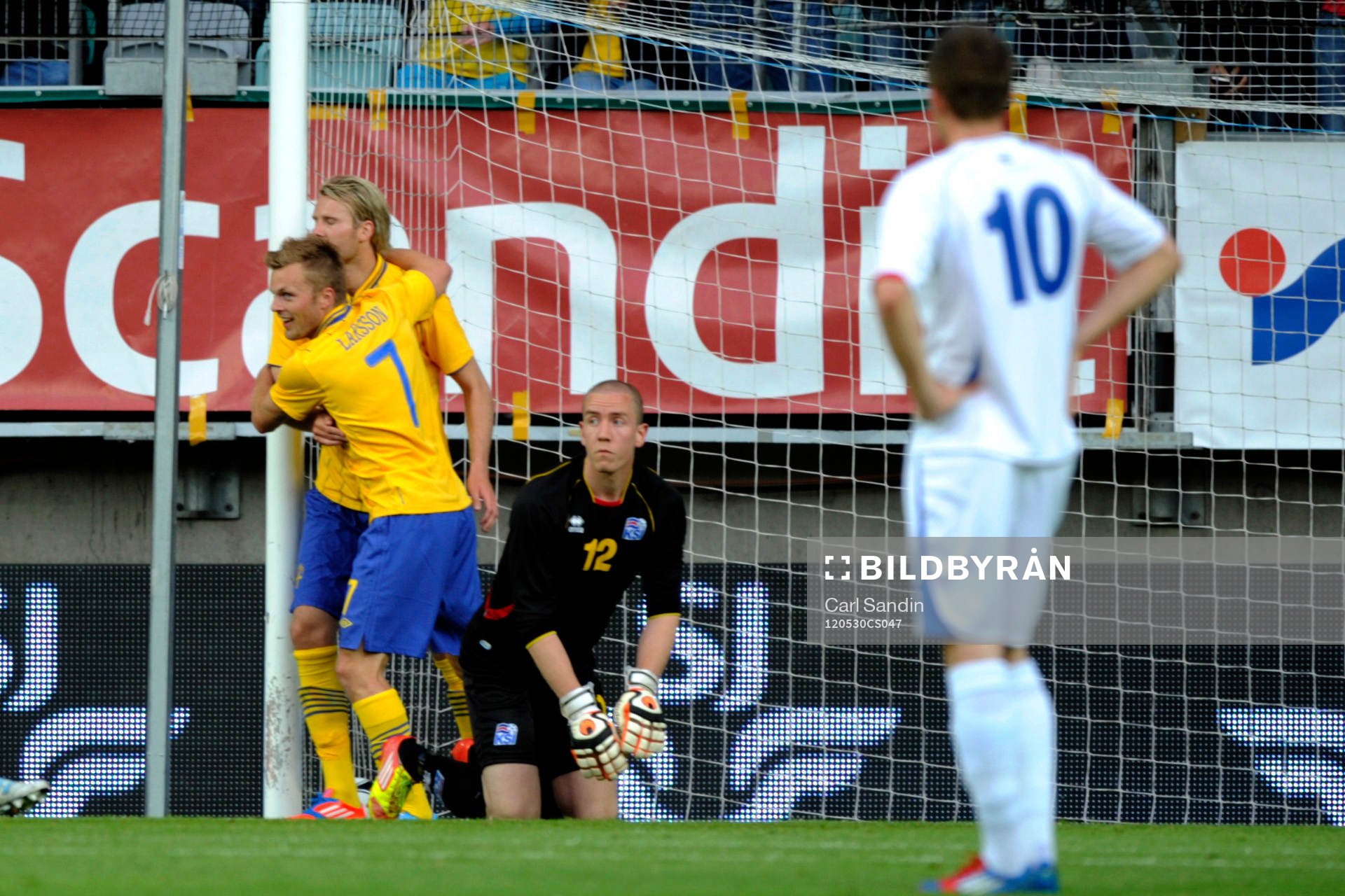  Ola Toivonen, Sverige jubel efter 2-0 med Sebastian Larsson.