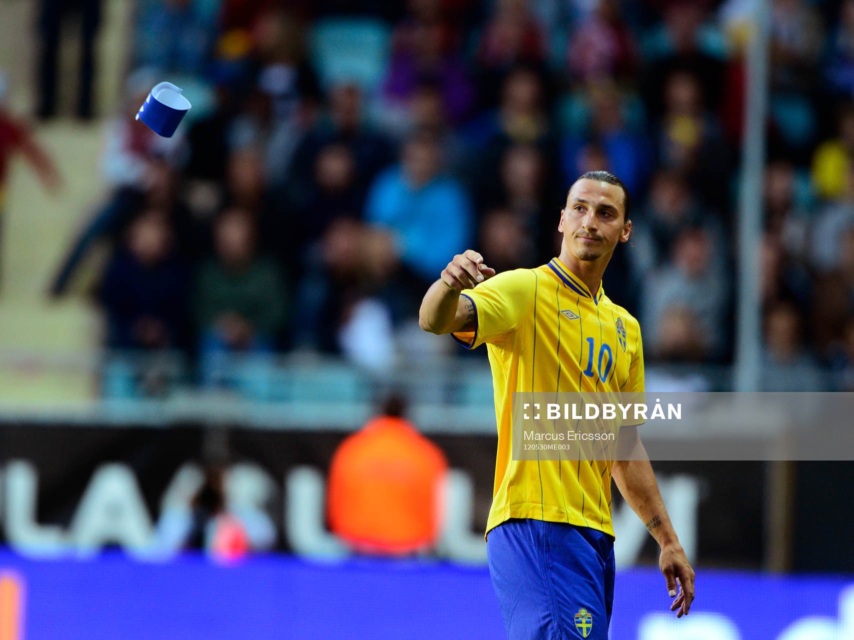 Zlatan Ibrahimovic, Sverige, byts ut