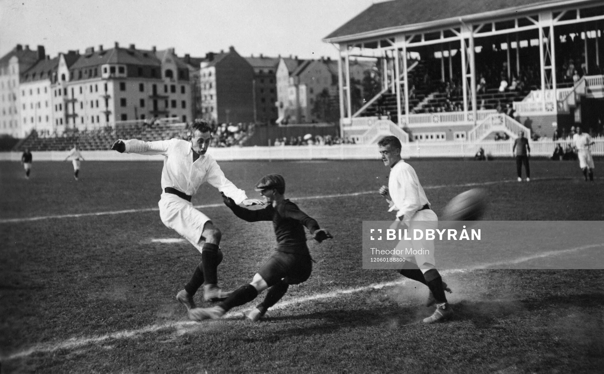 Olympiska spelen 1912. Från matchen fotboll Holland-Finland