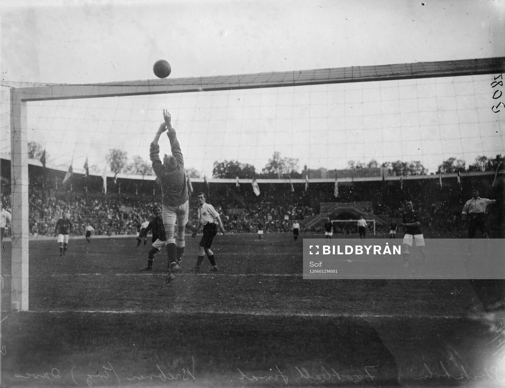 OS 1912 fotboll. England och Danmark i spel, final. Editors