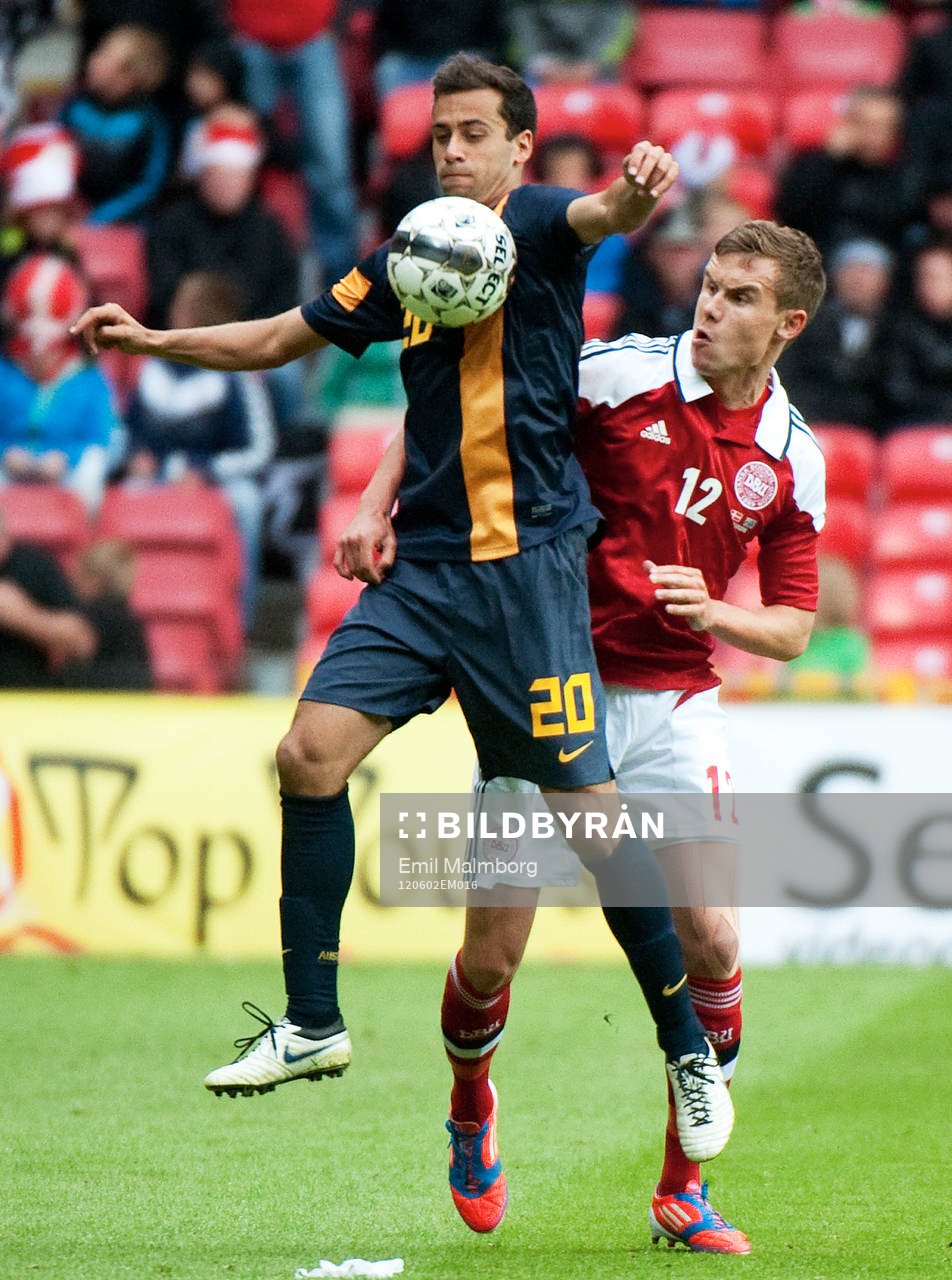 Alex Brosque, Australien och Andreas Bjelland, Danmark