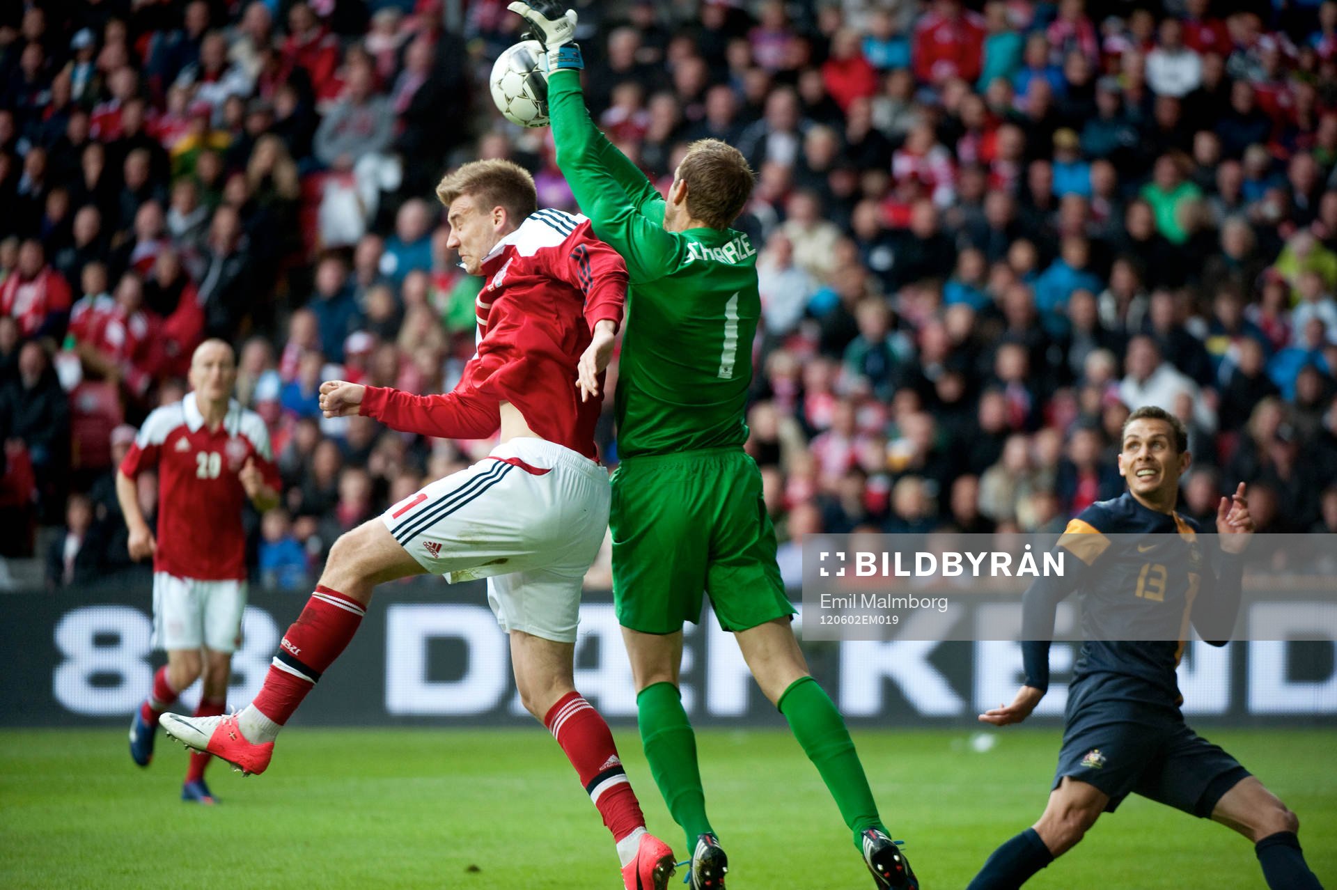  Niclas Bendtner, Danmark och Mark Schwarzer, Australien