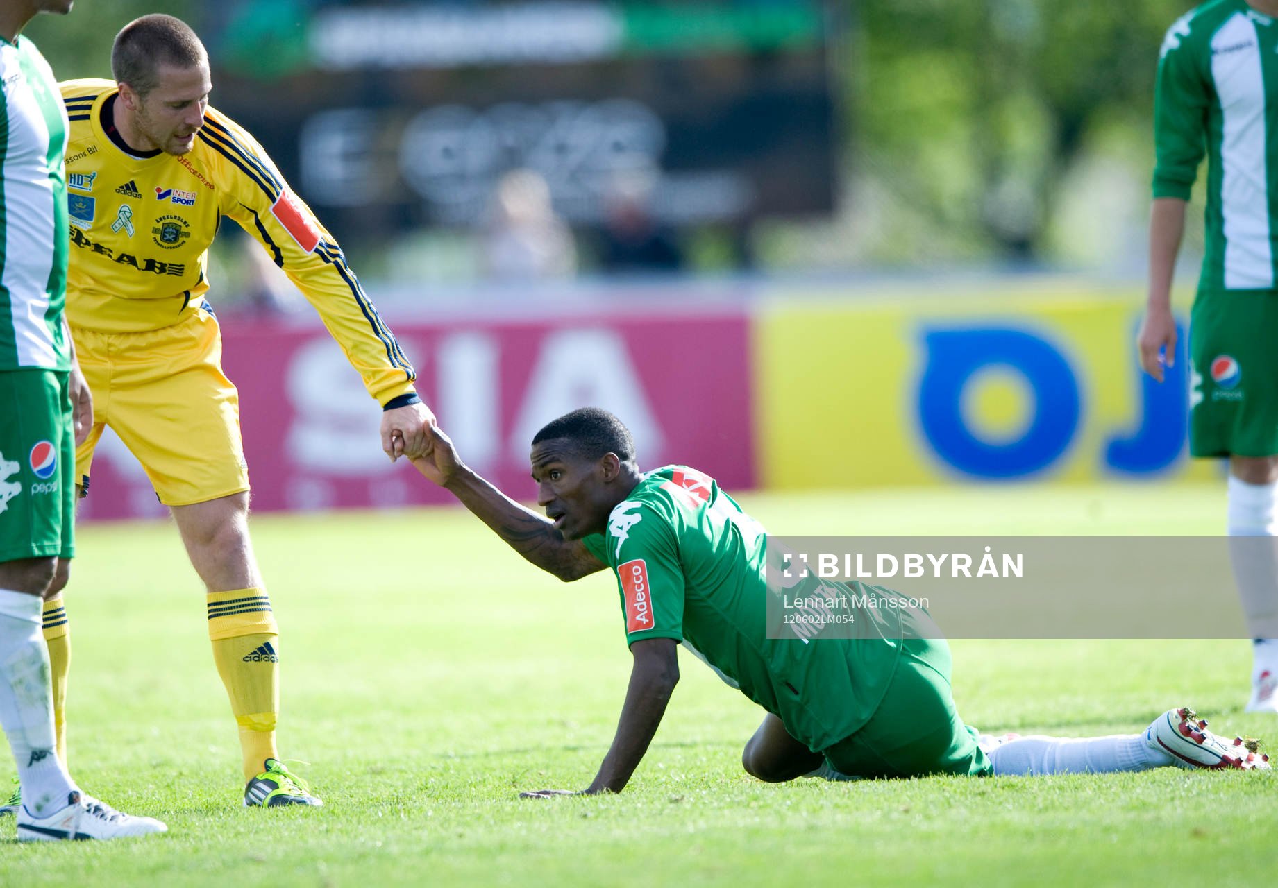 Fair play, Jose Monteiro, Hammarby, får hjälp upp