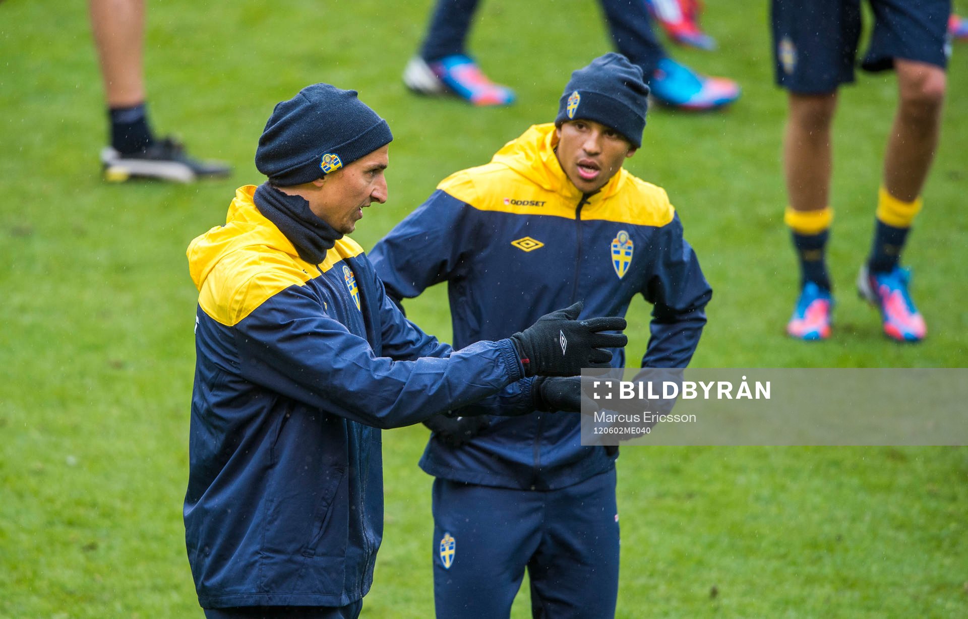 Zlatan Ibrahimovic diskuterar med Martin Olsson
