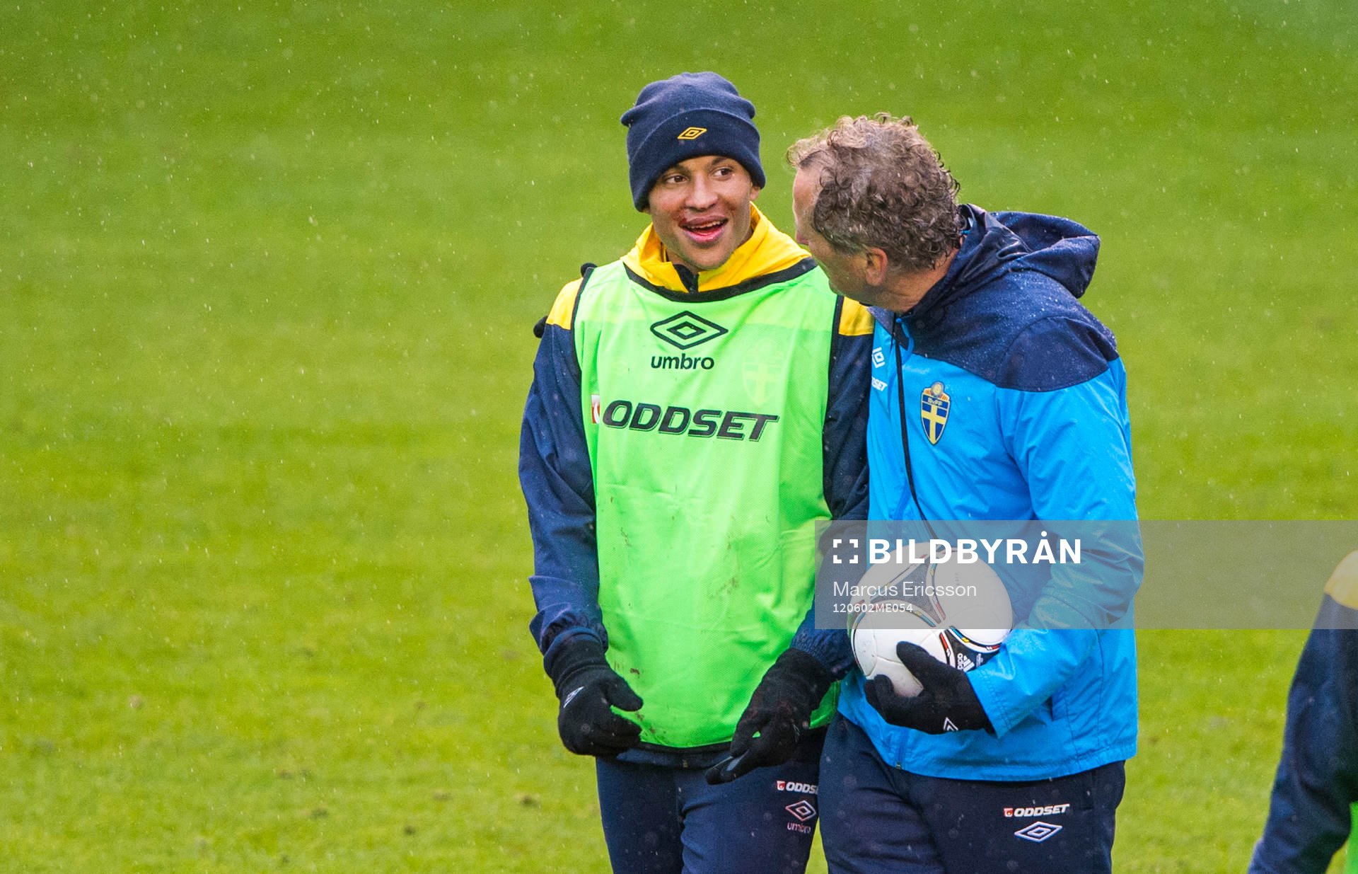 Martin Olsson fick en armbåge av Christian Wilhelmsson och