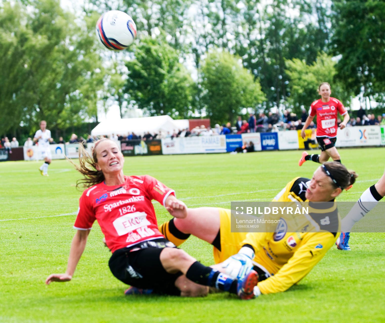 Kosovare Asllani, Kristianstad, friläge mot Caroline