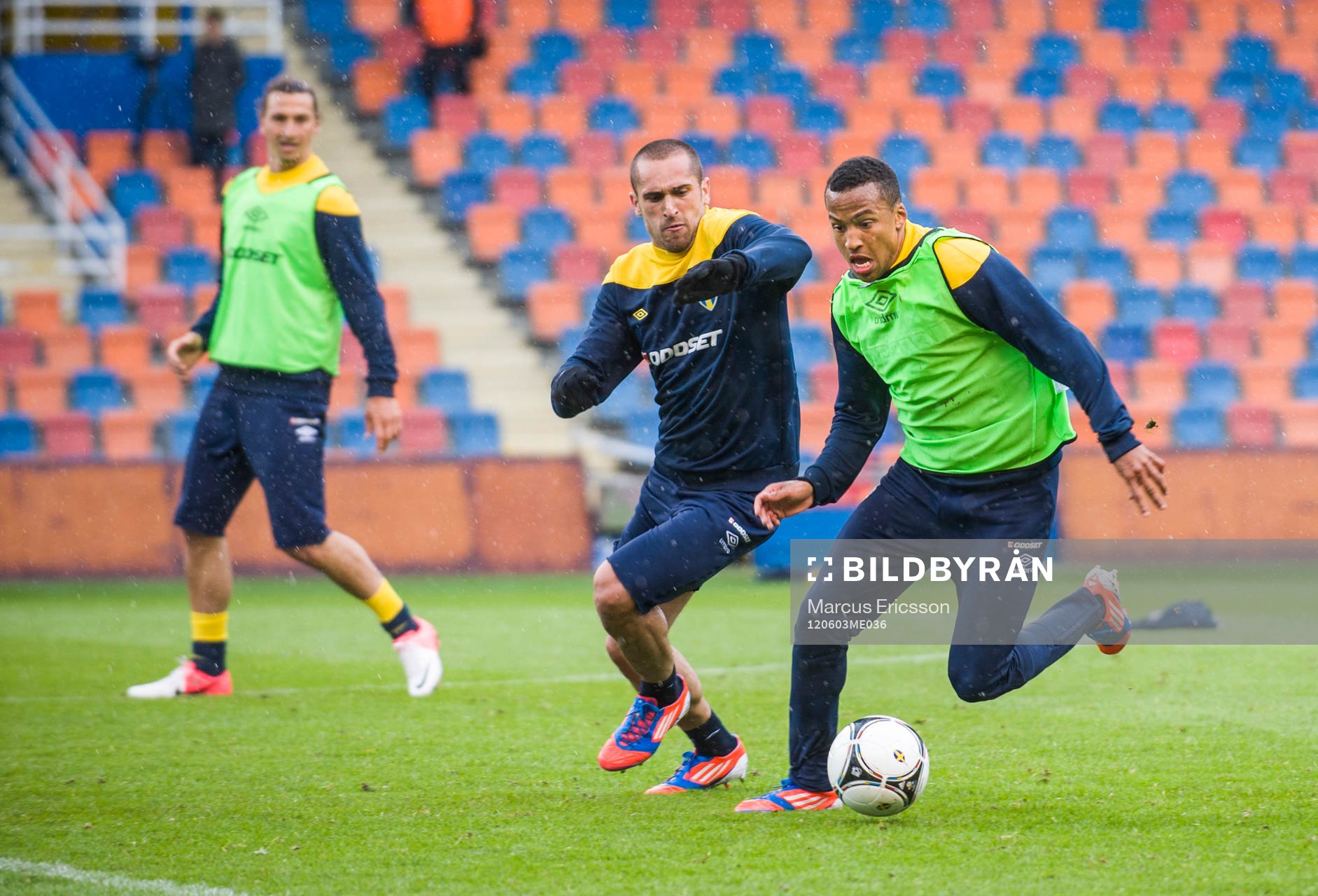 Emir Bajrami jagar Martin Olsson