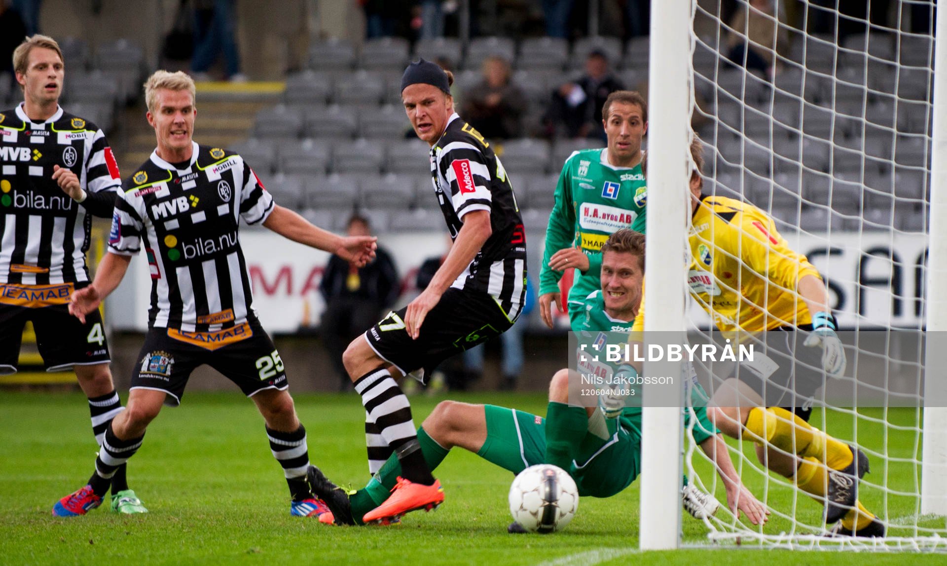 bollen rullar Landskronas väg och det blir 2-1 i sista
