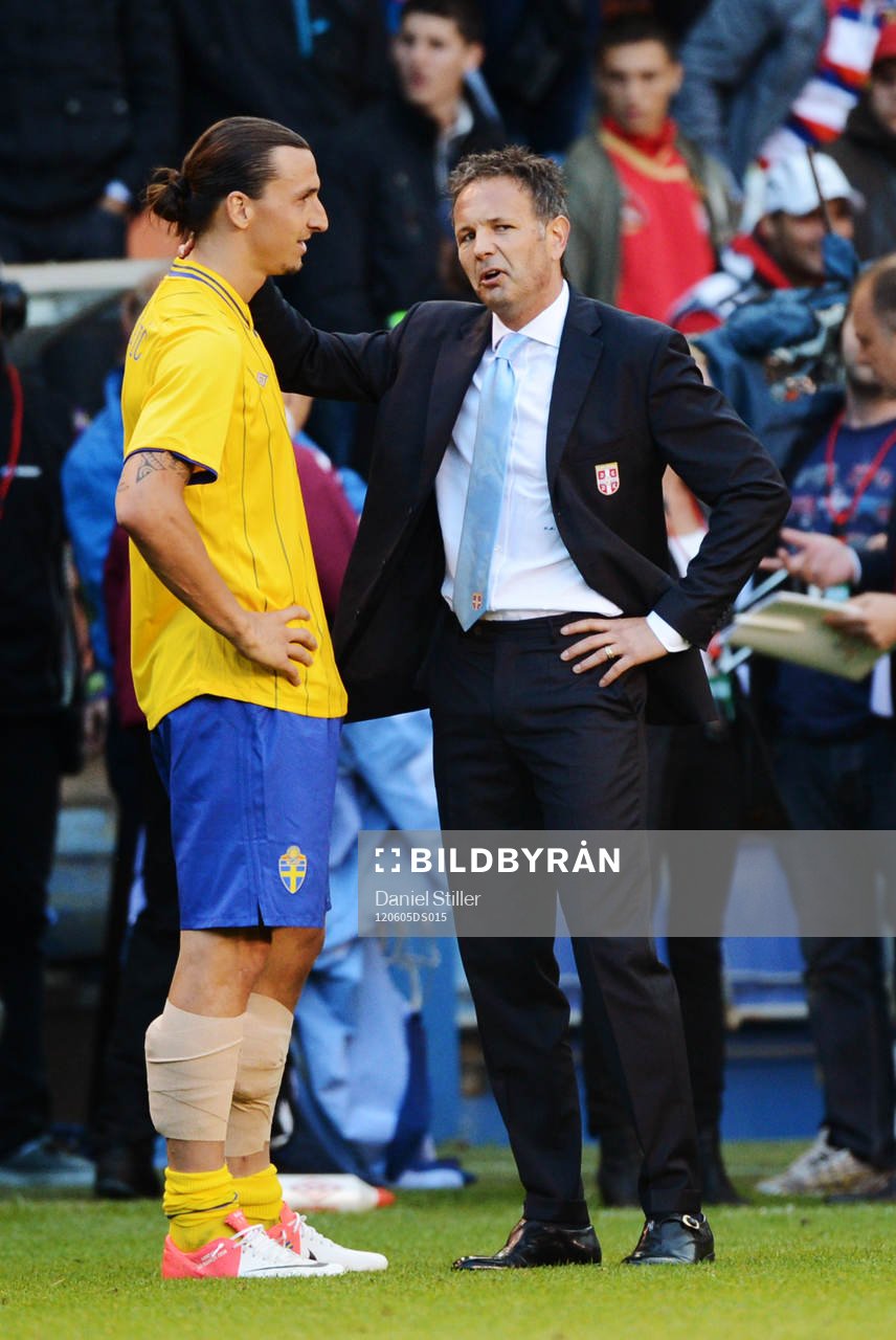  Zlatan Ibrahimovic, Sverige, Sinisa Mihajlovic, förbundskapten Serbien.