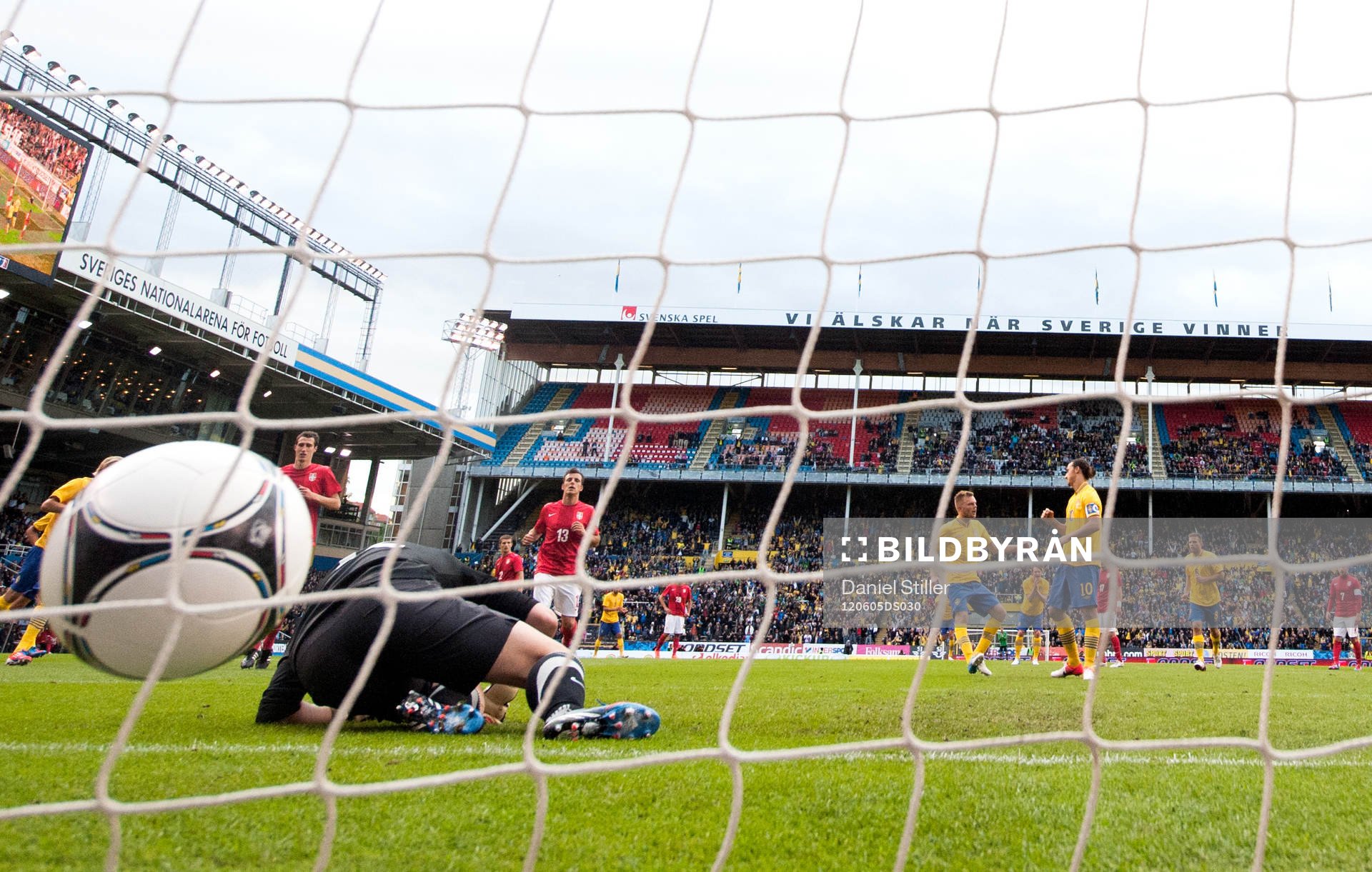 Zlatan Ibrahimovic, Sverige, gör 2-1 på straff