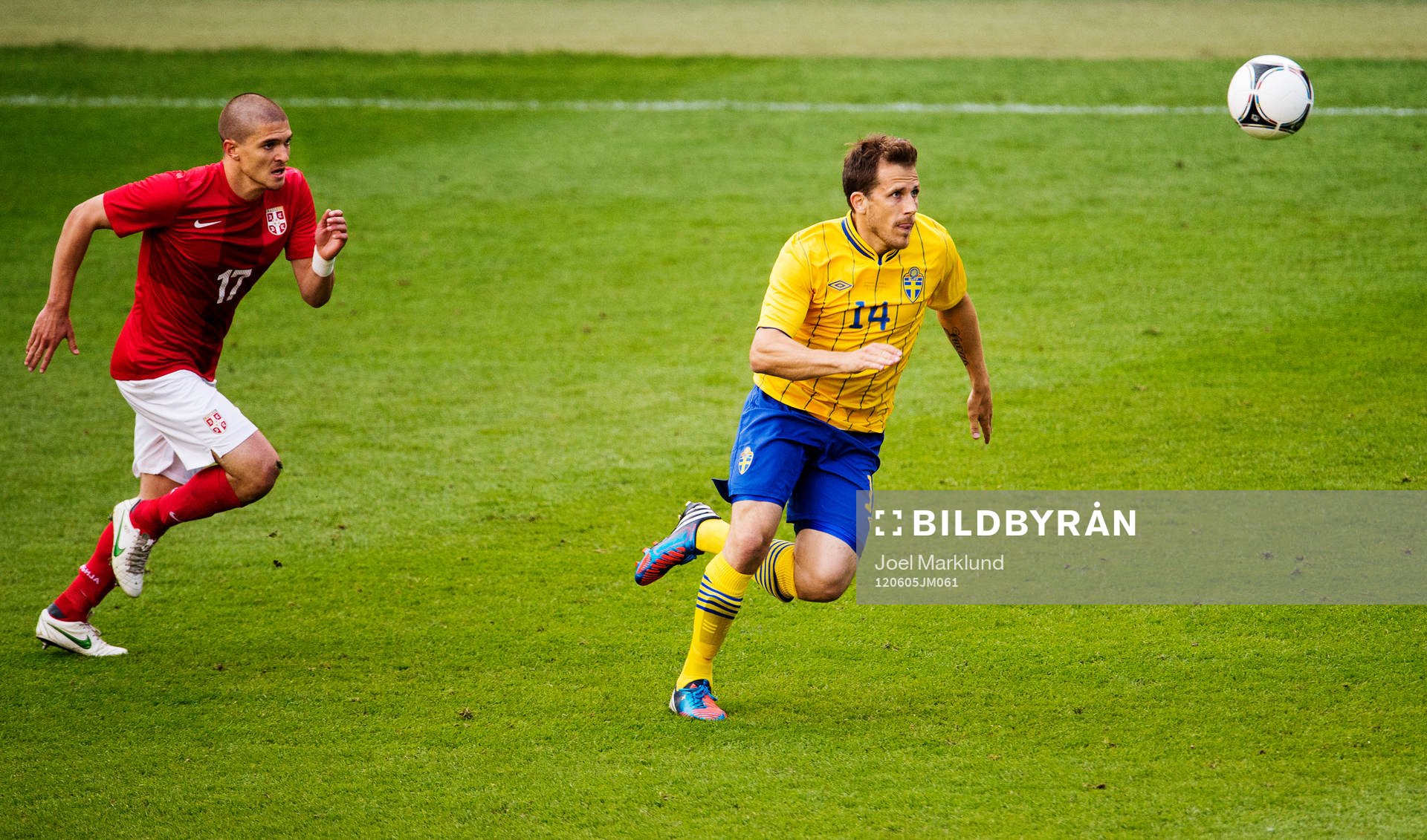 Tobias Hysén, Sverige, jagar bollen
